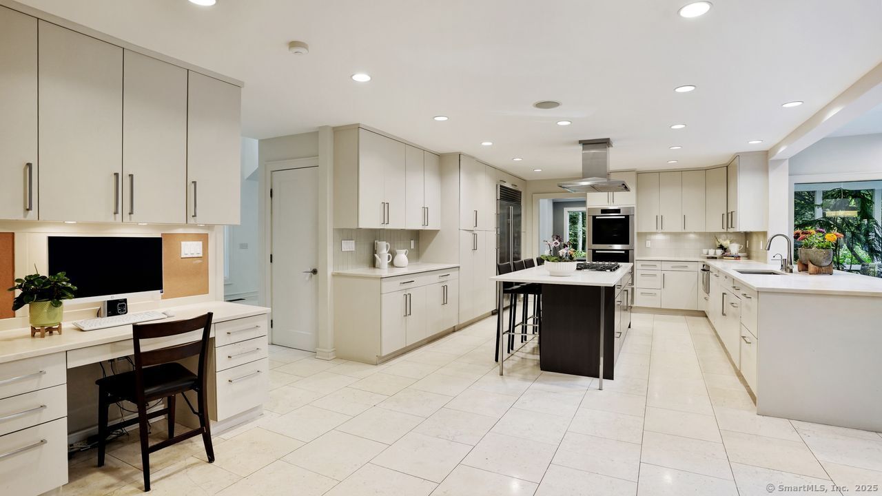 Westport, Connecticut, 06880, United States, 4 Bedrooms Bedrooms, ,4 BathroomsBathrooms,Residential,For Sale,1991642