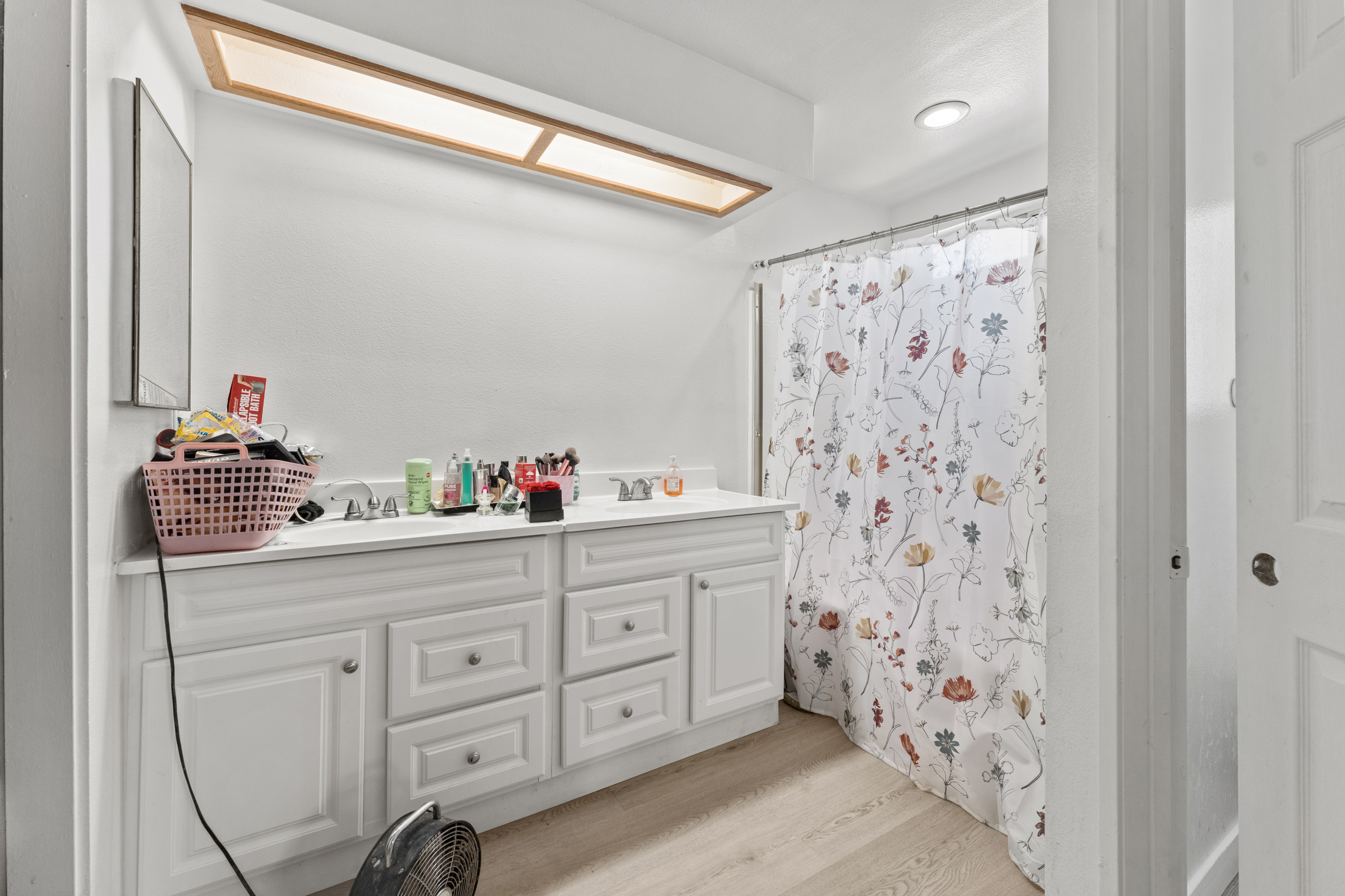 Moreno Valley, California, 92557, United States, 4 Bedrooms Bedrooms, ,4 BathroomsBathrooms,Residential,For Sale,1978053