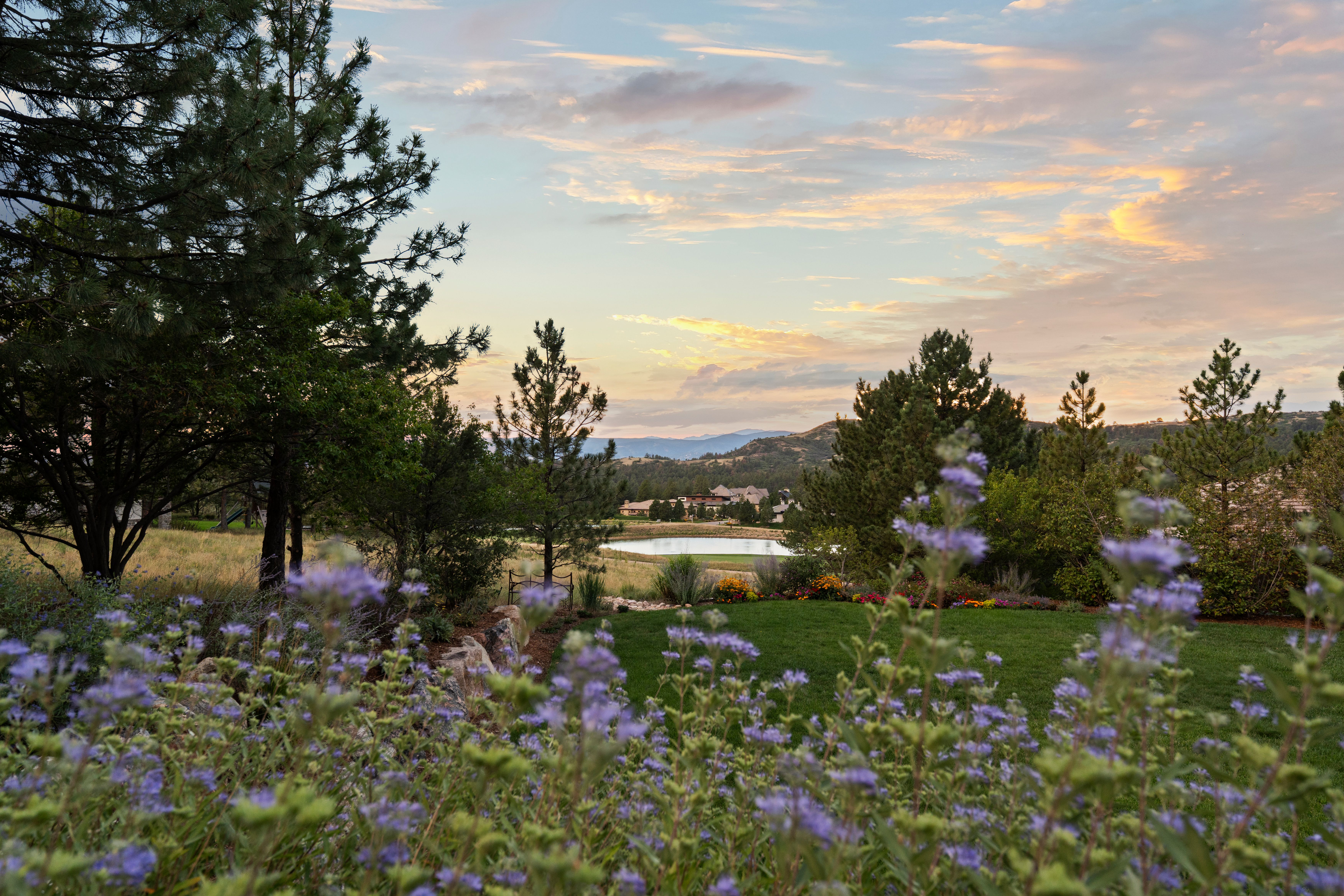  Distinguished 5 Bed  7 Bath Legacy Estate in Castle Pines Village - 物件實景