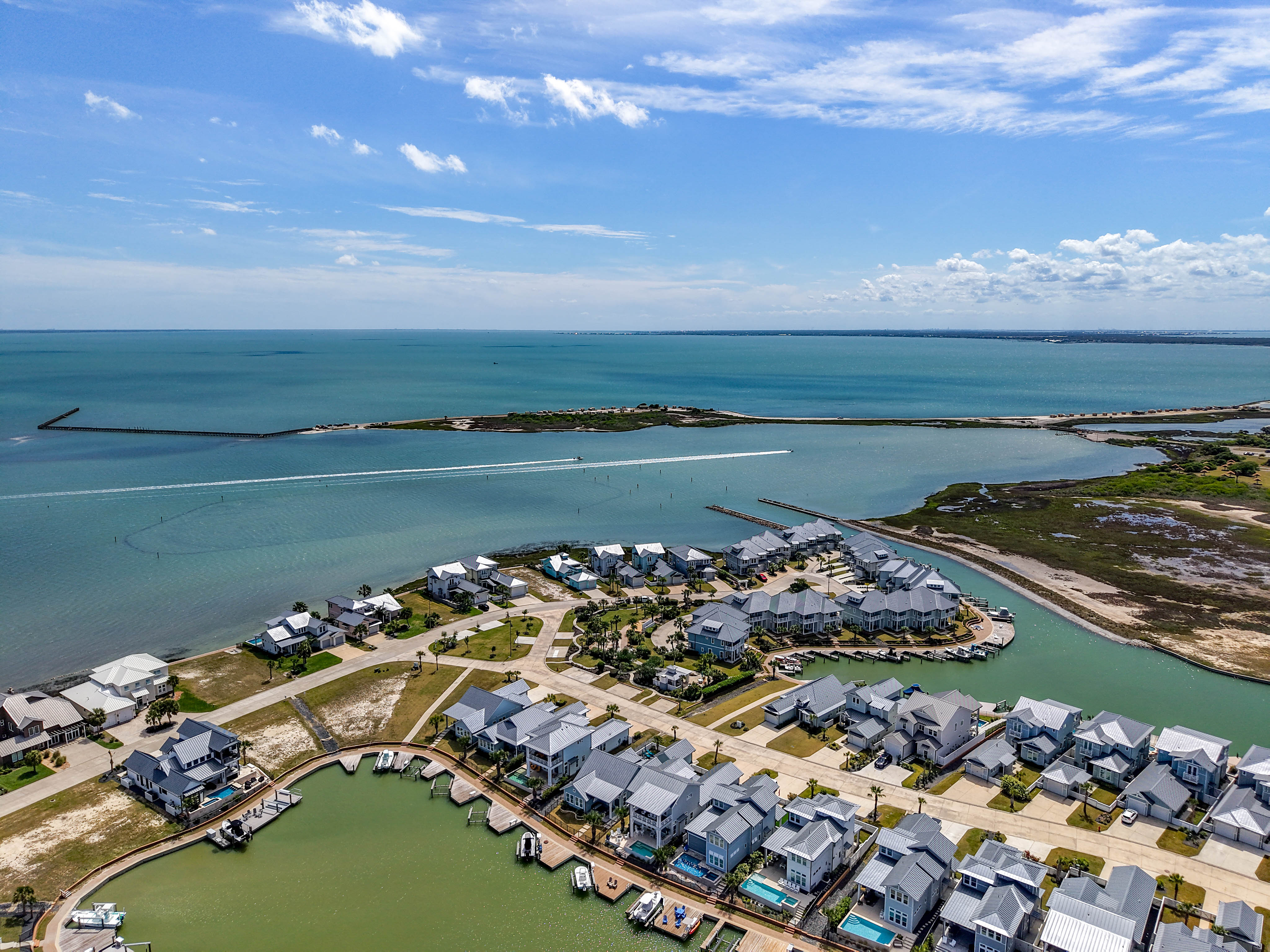  Relaxing 4BR Waterfront Condo - 物件實景