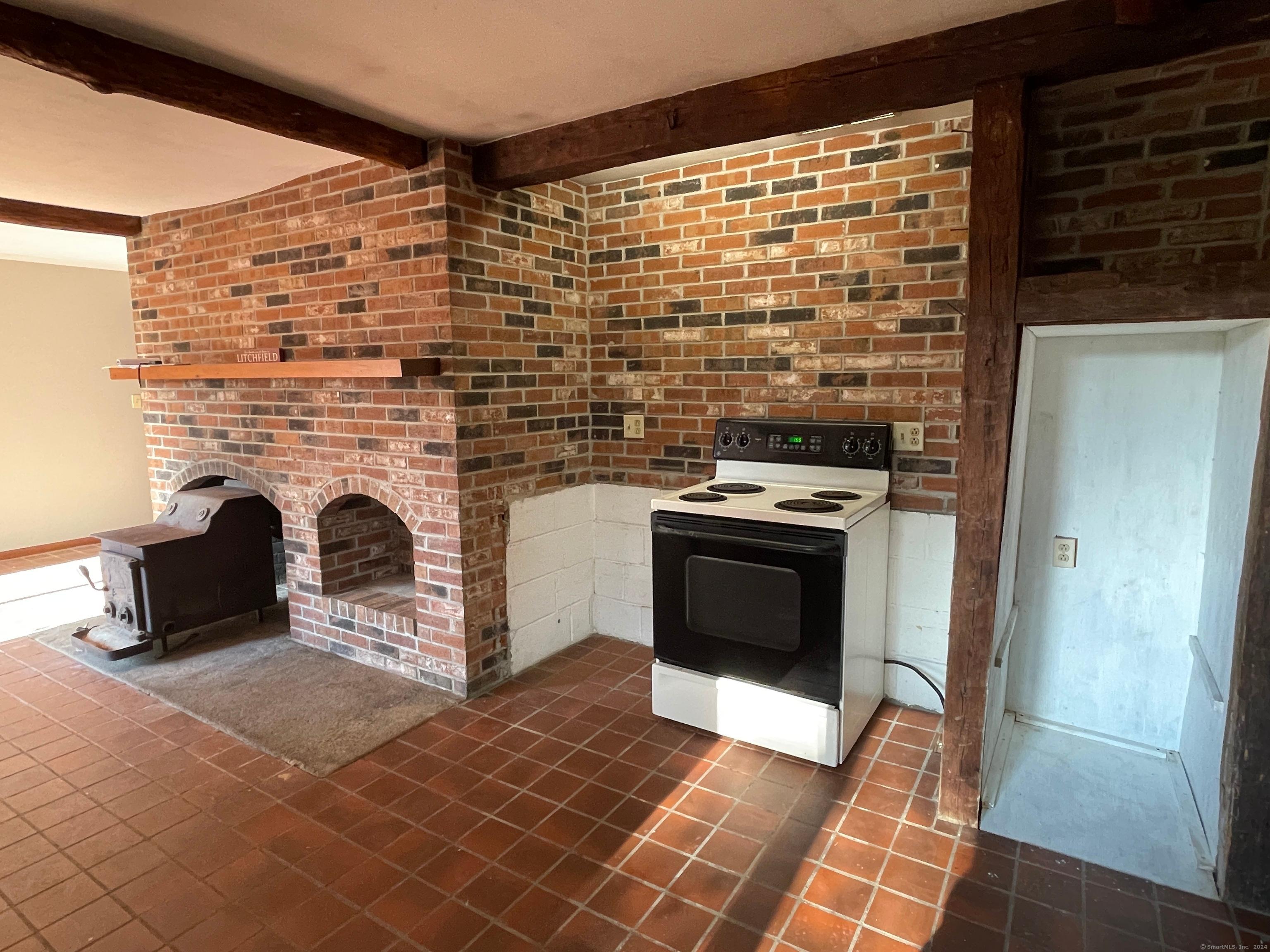 Litchfield, Connecticut, 06759, United States, 3 Bedrooms Bedrooms, ,3 BathroomsBathrooms,Residential,For Sale,1937635