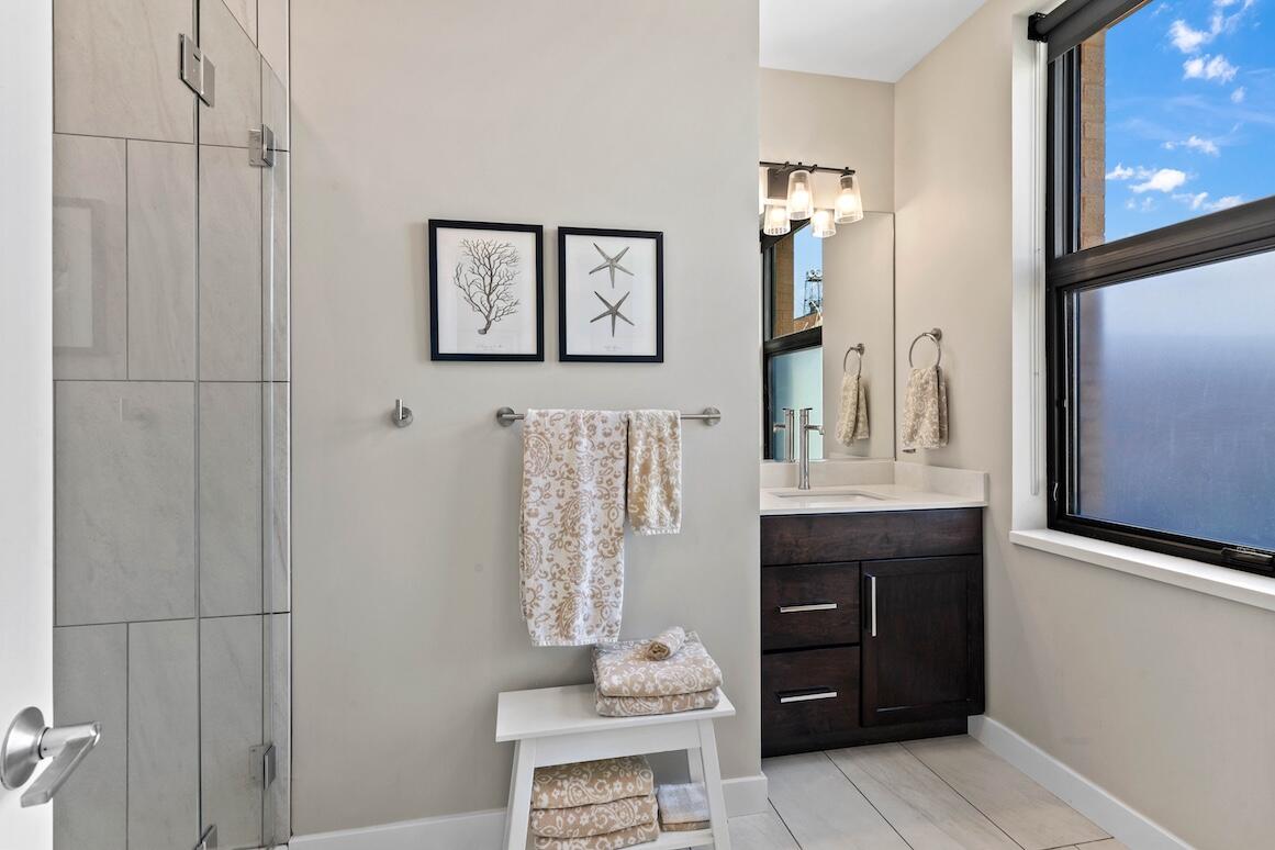 Oconomowoc, Wisconsin, 53066, United States, 1 Bedroom Bedrooms, ,2 BathroomsBathrooms,Residential,For Sale,1819550