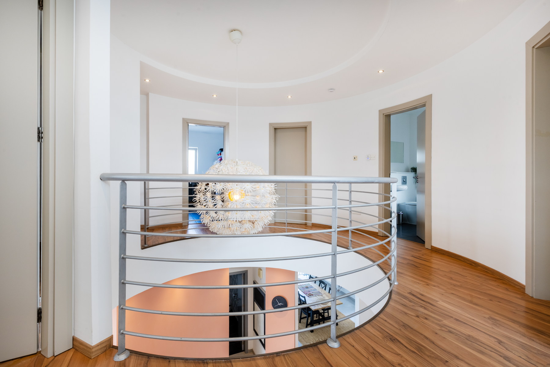  Three-Level Five-Bedroom Villa with Private Pool in Aradippou, Larnaca - 物件實景