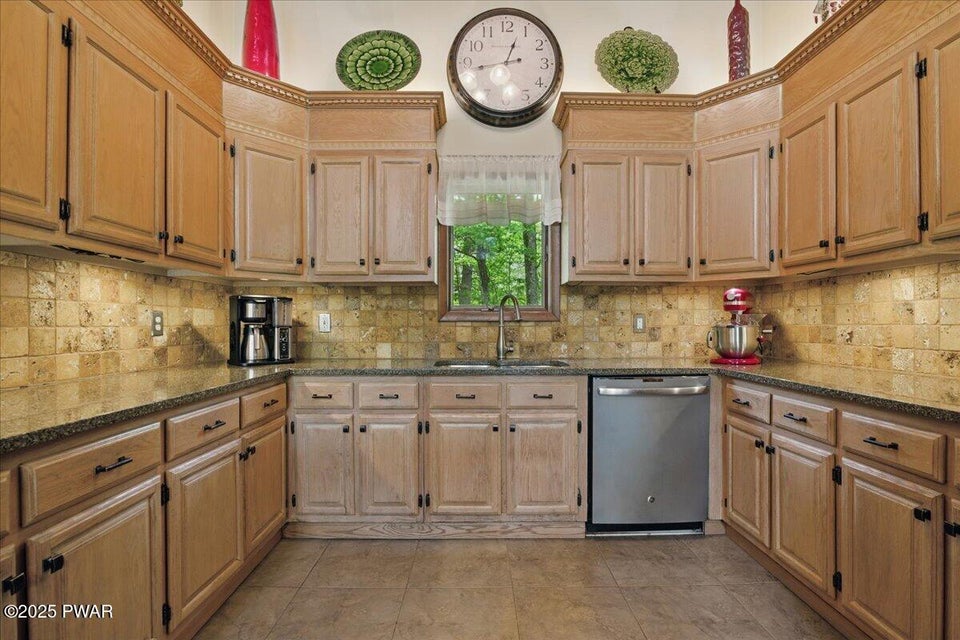 Milford, Pennsylvania, 18337, United States, 3 Bedrooms Bedrooms, ,2 BathroomsBathrooms,Residential,For Sale,1936970