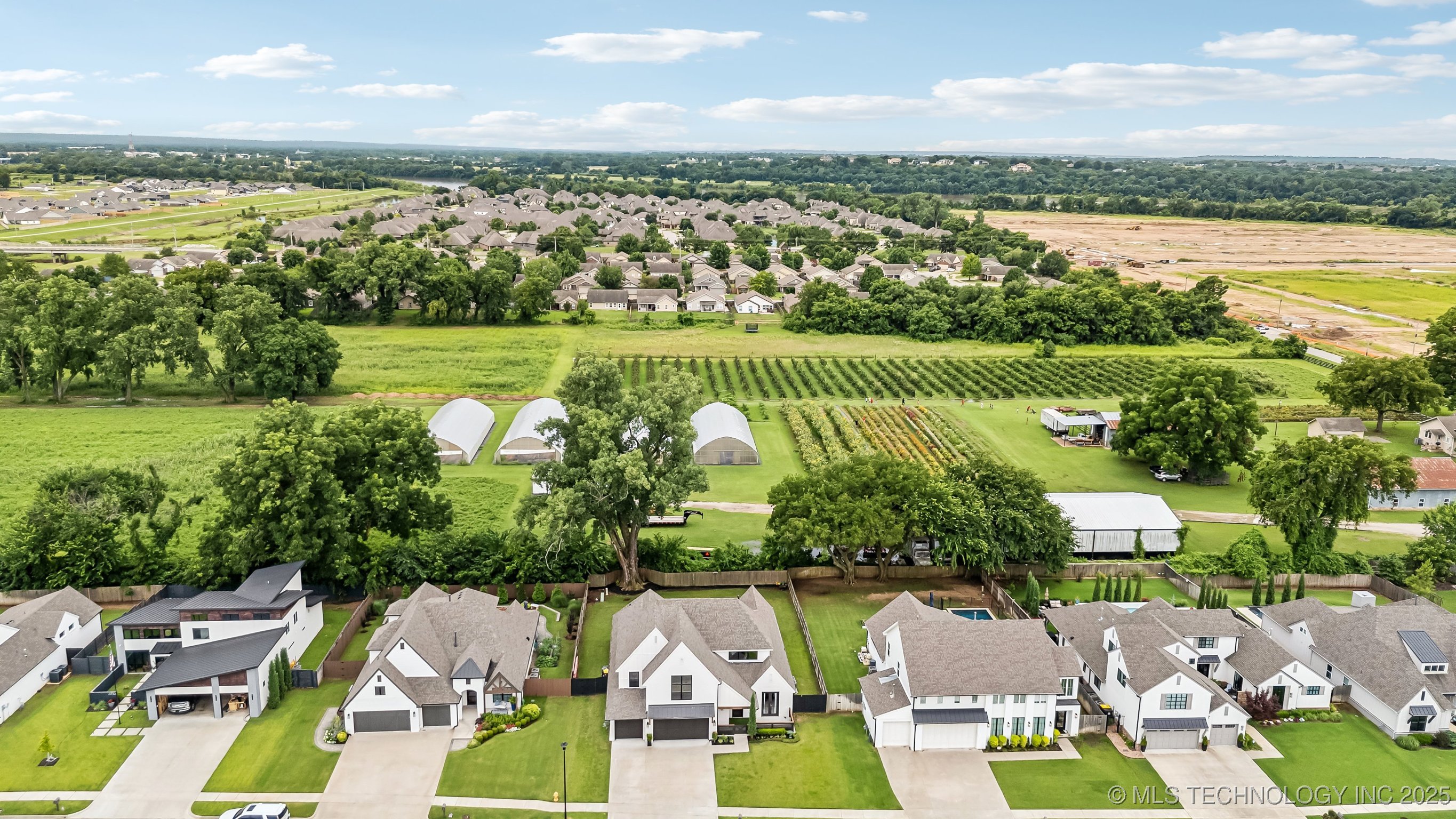 Bixby, Oklahoma, 74008, United States, 4 Bedrooms Bedrooms, ,4 BathroomsBathrooms,Residential,For Sale,1885845