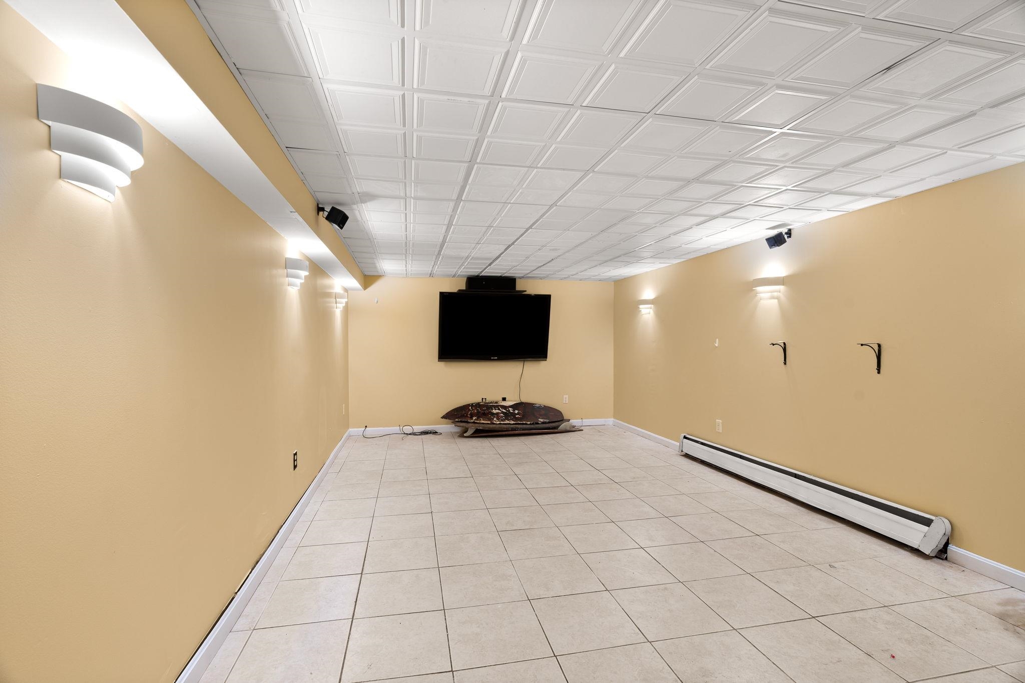 Plaistow, New Hampshire, 03865, United States, 4 Bedrooms Bedrooms, ,1 BathroomBathrooms,Residential,For Sale,2001863