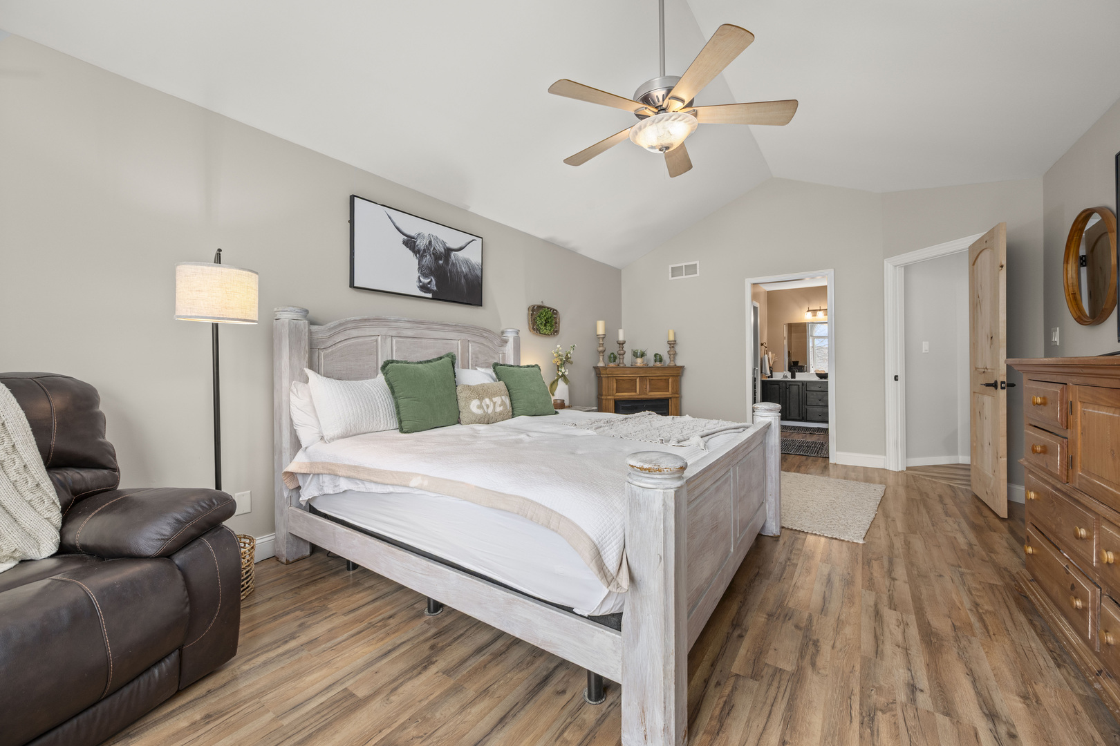 Sycamore, Illinois, 60178, United States, 4 Bedrooms Bedrooms, ,4 BathroomsBathrooms,Residential,For Sale,1999844