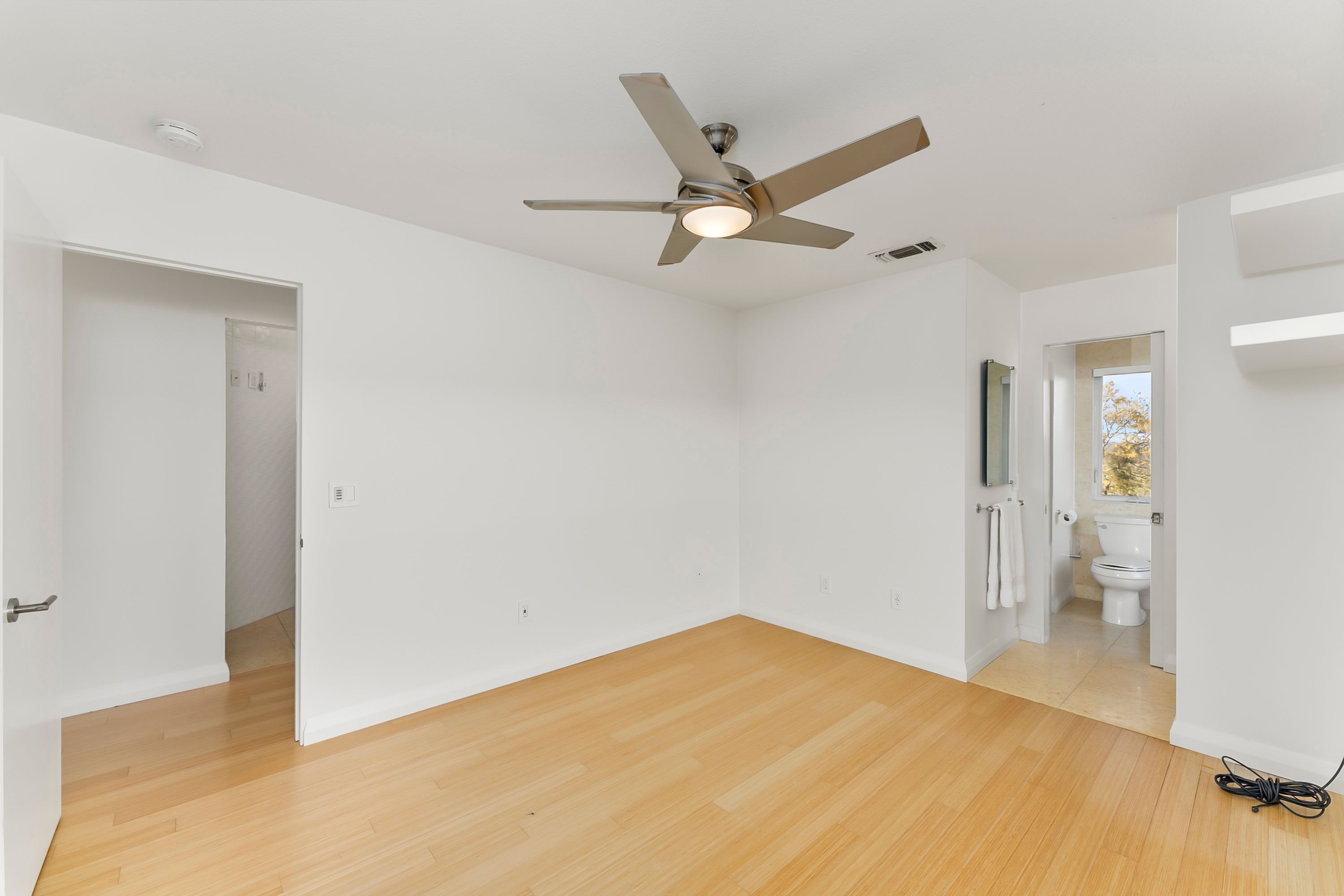  River Views • Pool • A Striking Estate That Makes a Statement - 物件實景