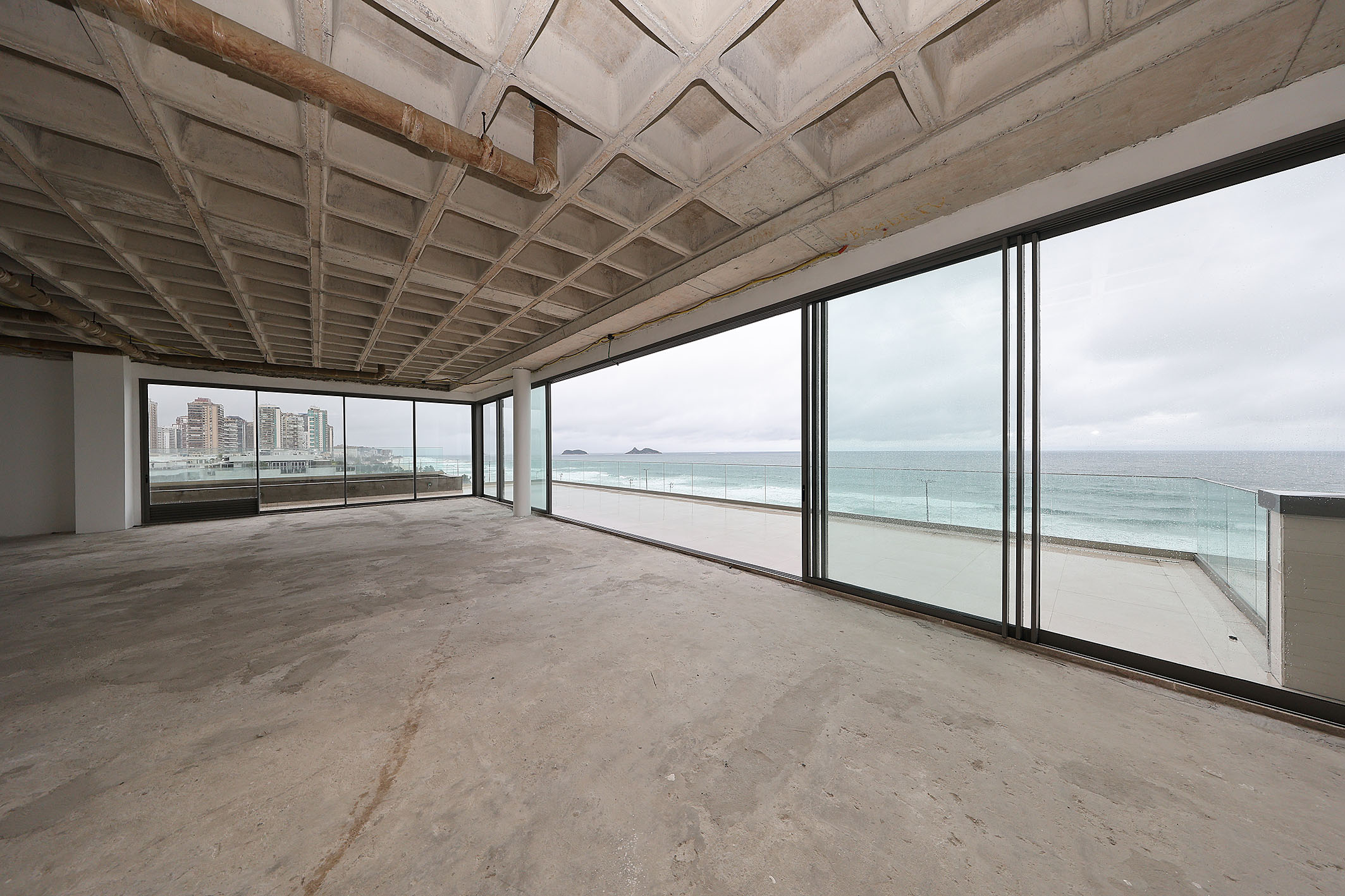  Linear Oceanfront Penthouse with Panoramic Views and Custom Potential - 物件實景