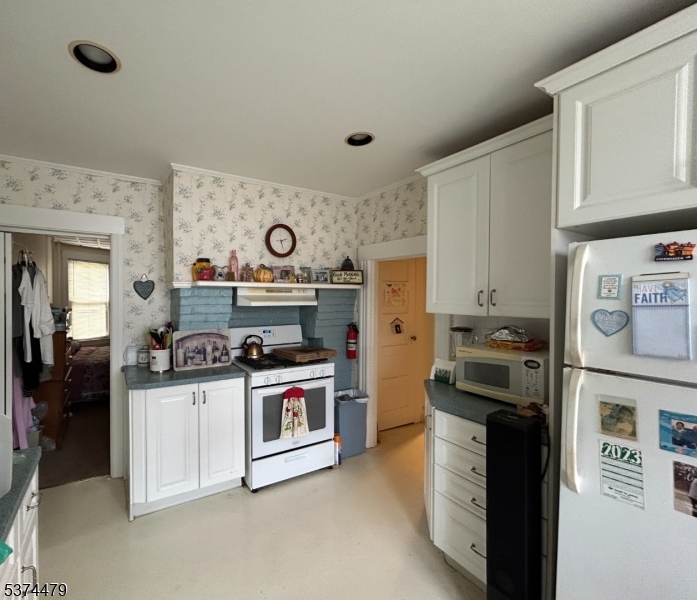 Hawthorne Boro, New Jersey, 07506, United States, 2 Bedrooms Bedrooms, ,2 BathroomsBathrooms,Residential,For Sale,1903261