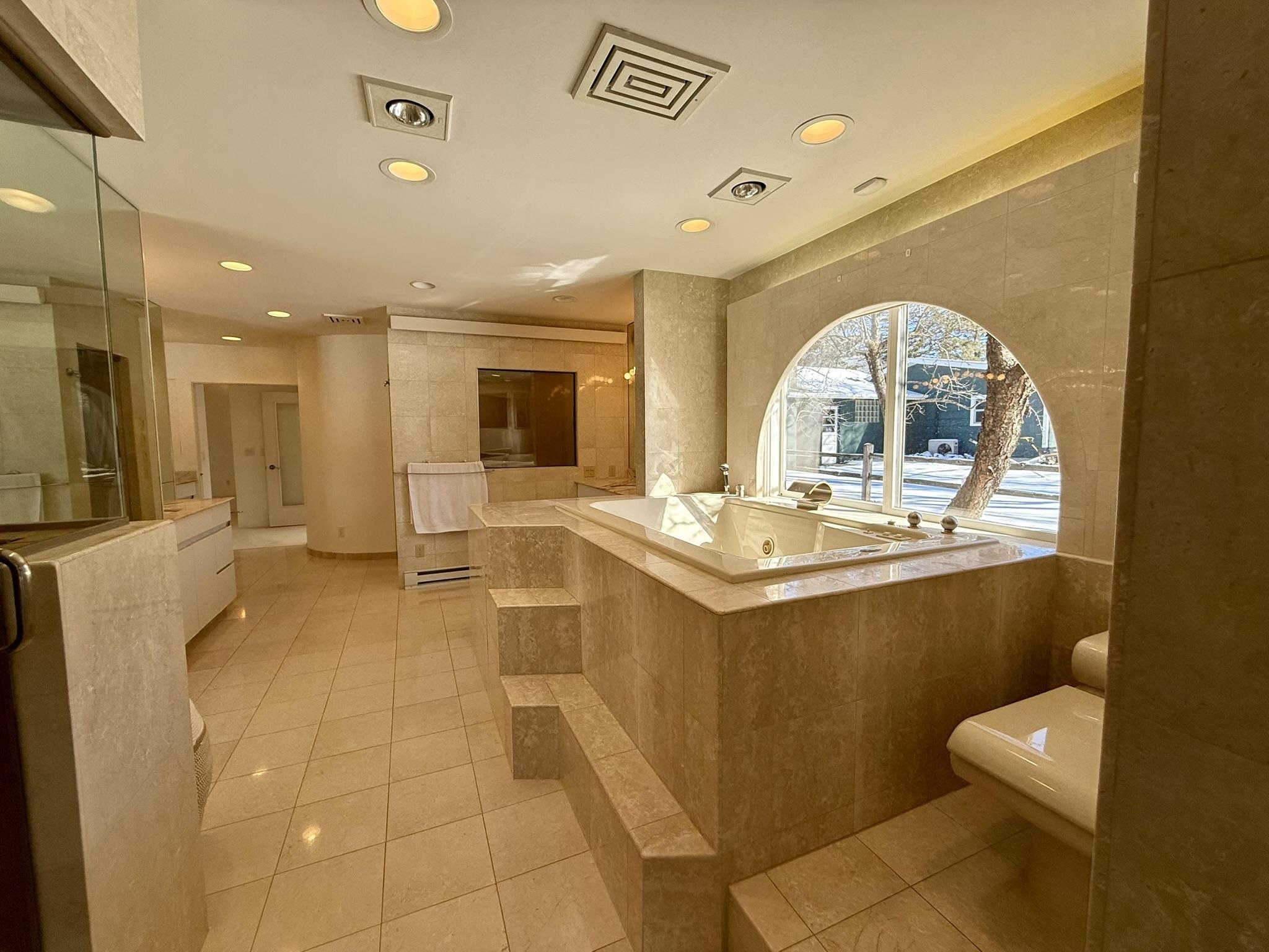 La Crosse, Wisconsin, 54601, United States, 4 Bedrooms Bedrooms, ,5 BathroomsBathrooms,Residential,For Sale,2049360