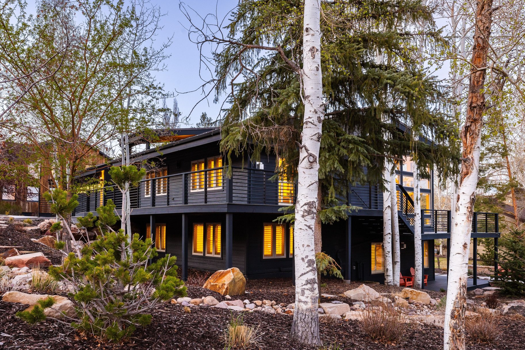  Light Filled Open Floor Plan with Great Outdoor Space - 物件實景