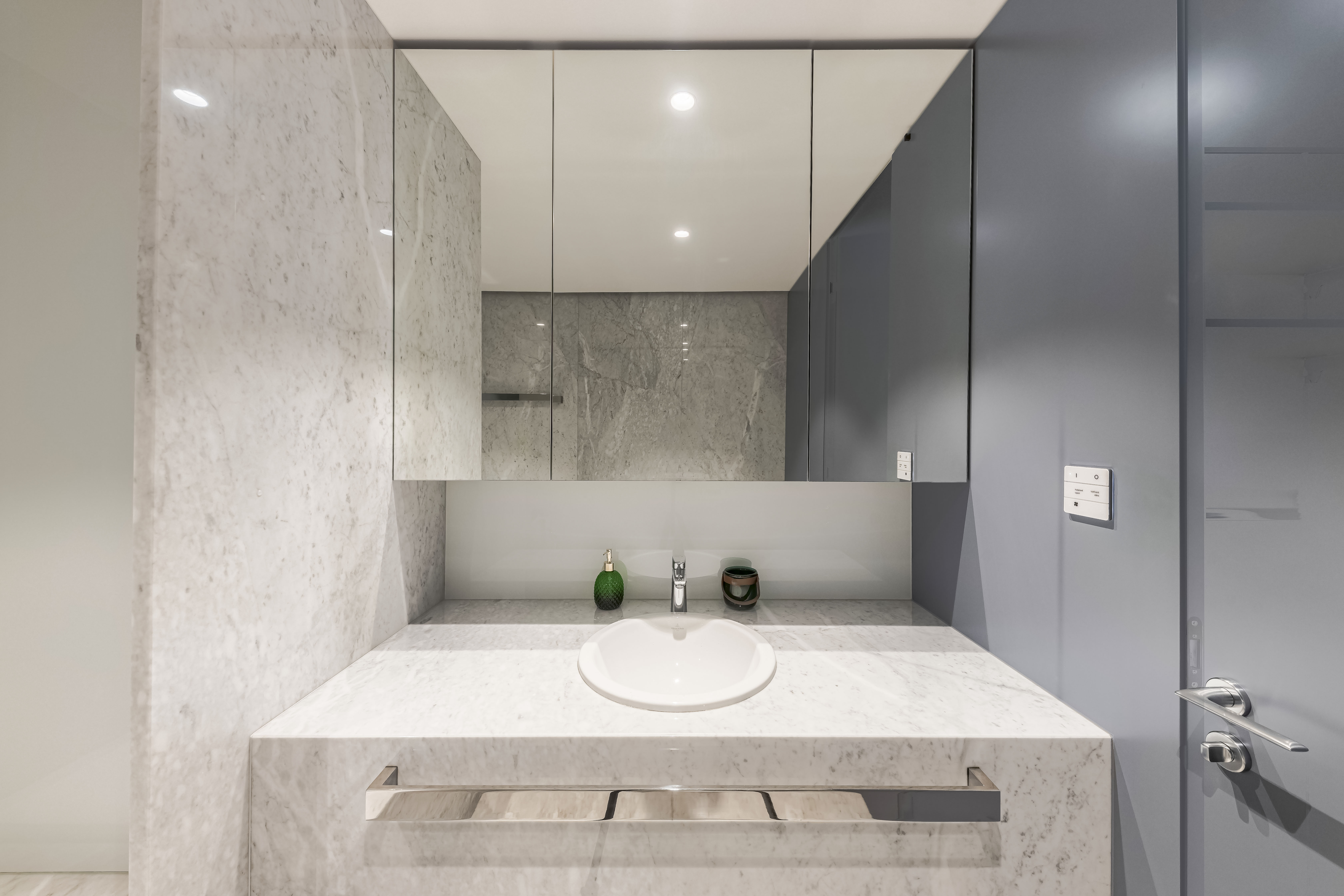  Design apartment in V Tower residence with balcony, - 物件實景