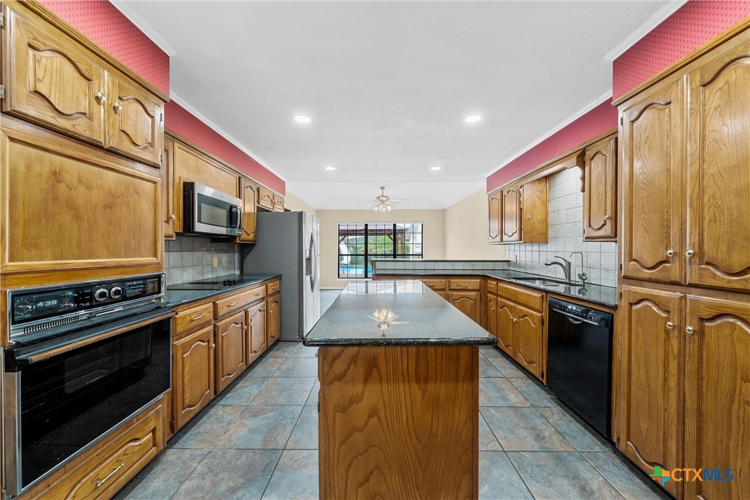 Woodway, Texas, 76712, United States, 5 Bedrooms Bedrooms, ,3 BathroomsBathrooms,Residential,For Sale,1988049