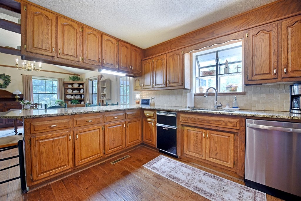 Ellijay, Georgia, 30536, United States, 4 Bedrooms Bedrooms, ,3 BathroomsBathrooms,Residential,For Sale,1940340