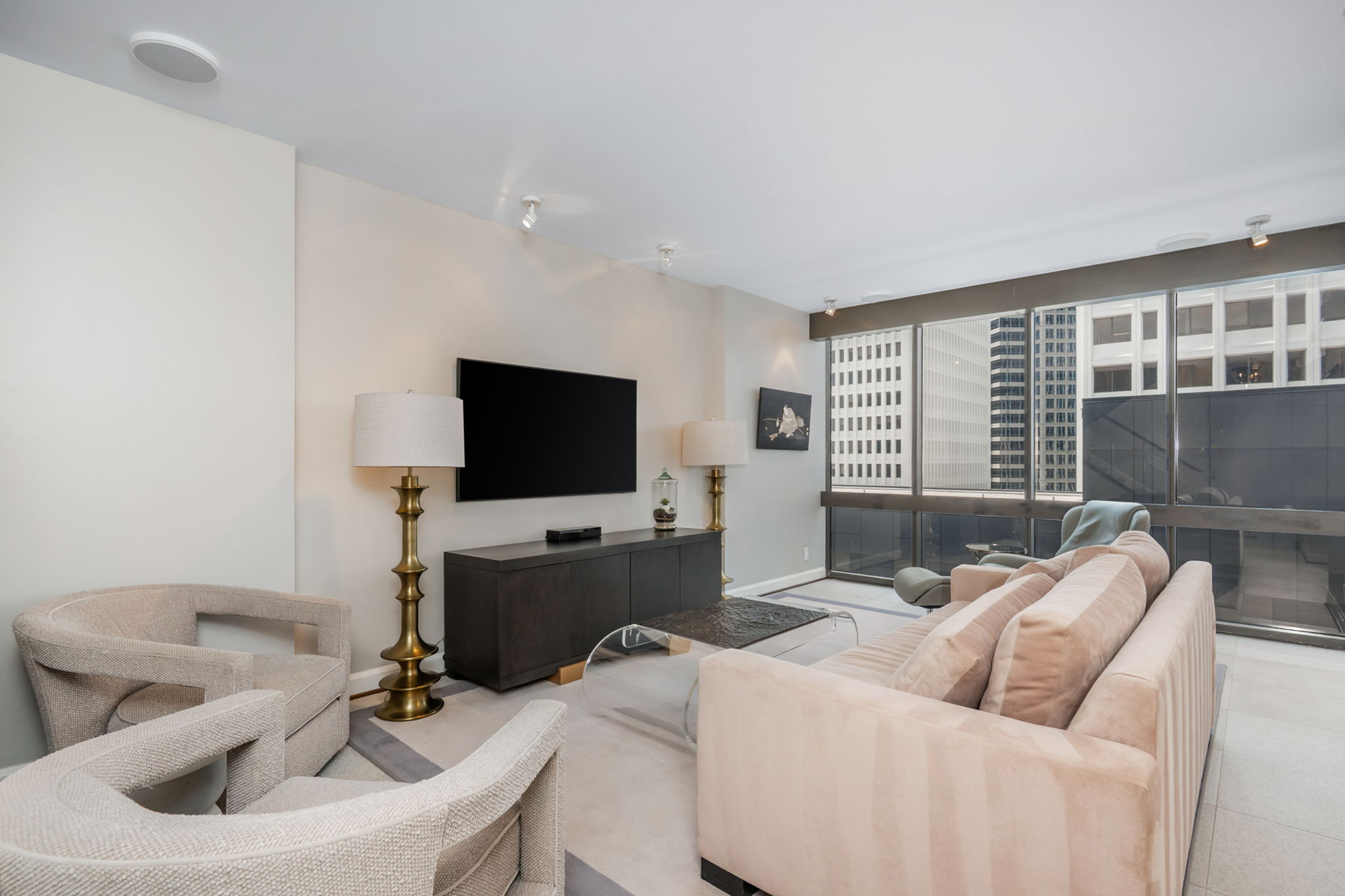  Fully Renovated Two-story Condo in the Iconic Colony House at Colony Square - 物件實景