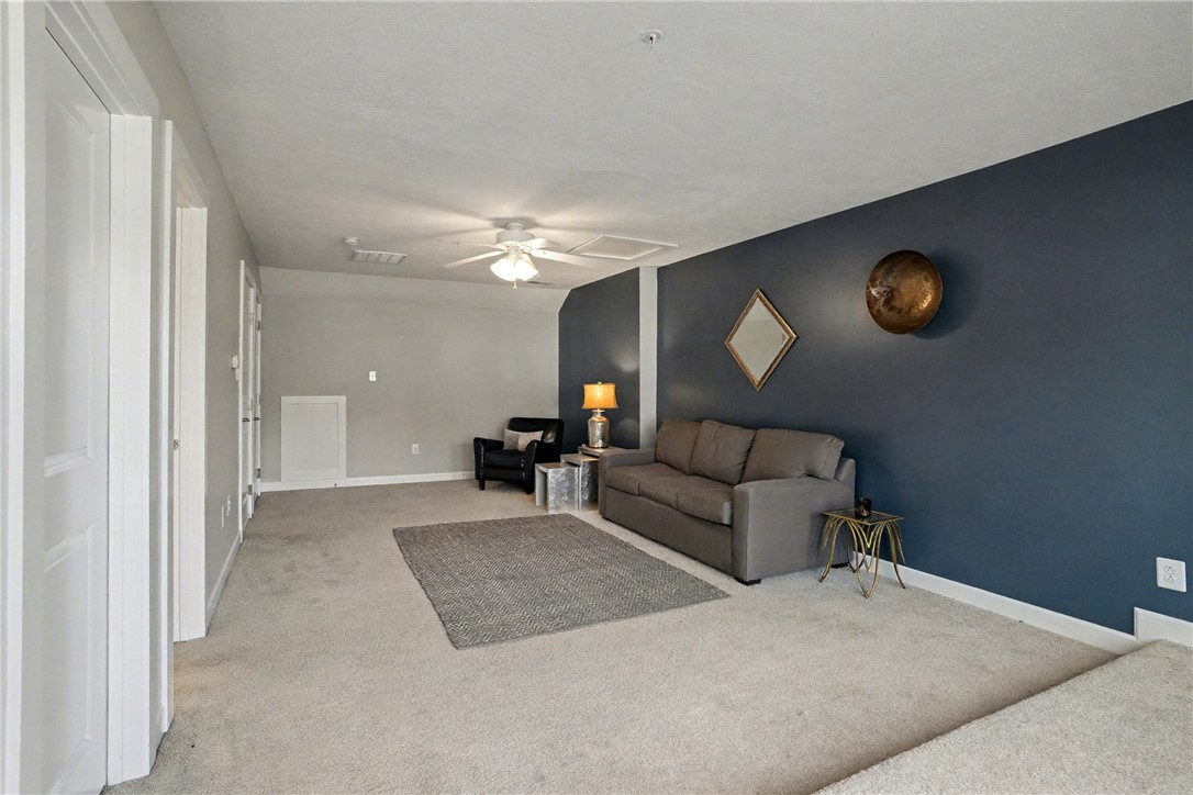 Marshall, Pennsylvania, 16046, United States, 4 Bedrooms Bedrooms, ,4 BathroomsBathrooms,Residential,For Sale,1998104