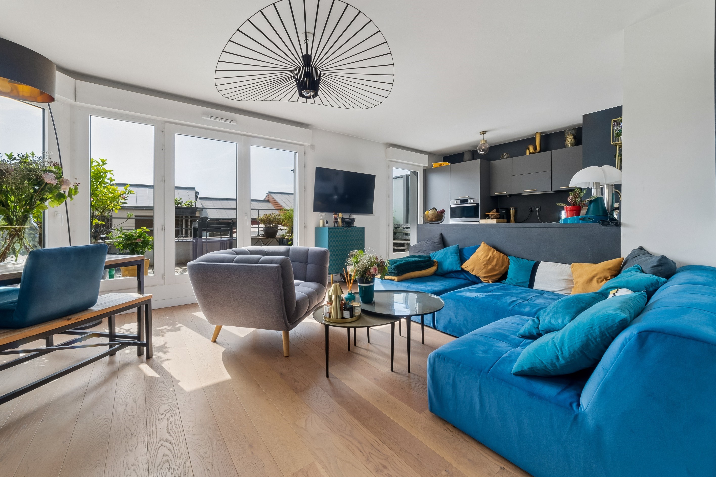  Issy-les-Moulineaux (City Centre) – Top floor 2-bedroom apartment with terrace … - 物件實景