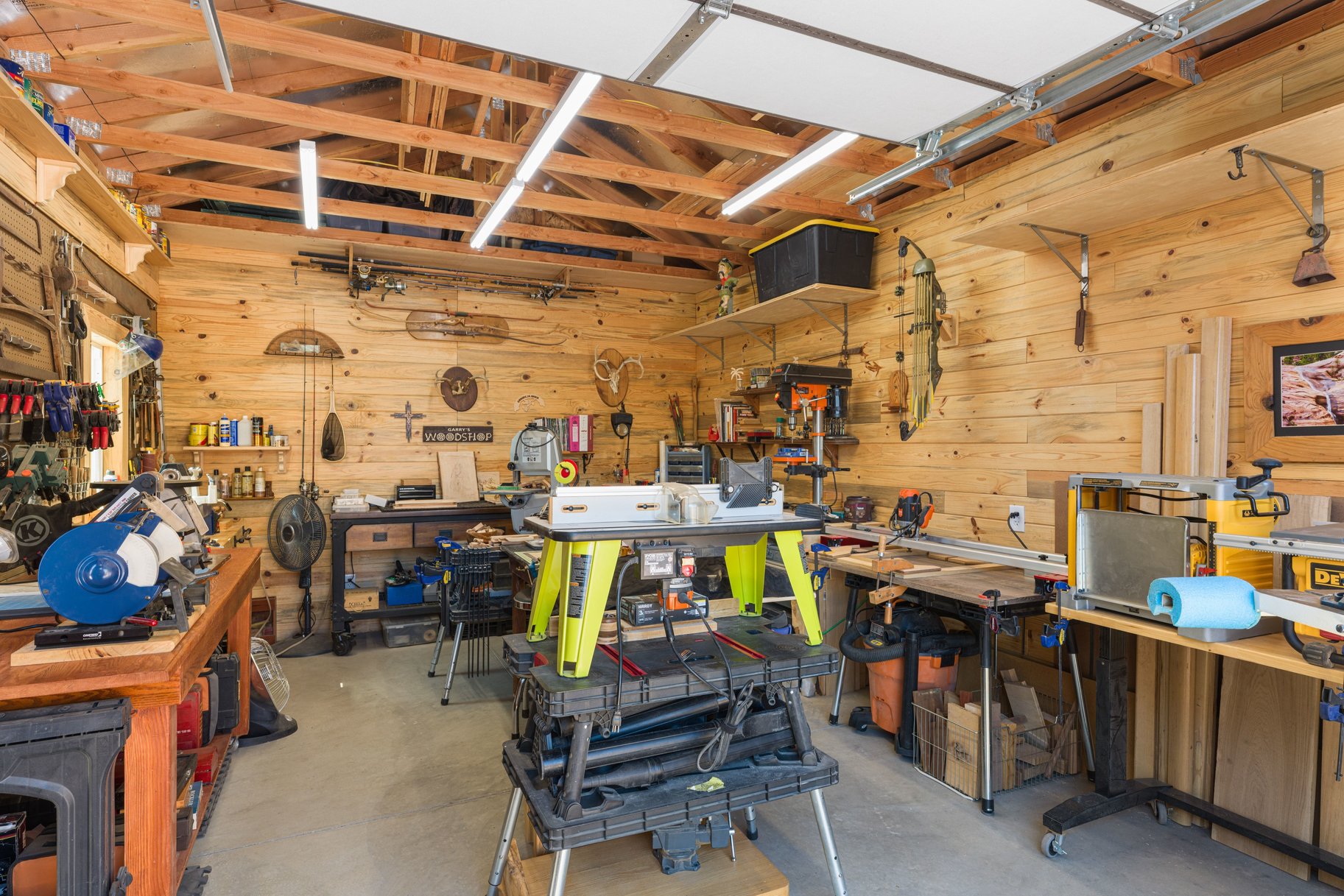  Cul-de-Sac Living with Room for It All—6 Bedrooms + Detached Workshop - 物件實景