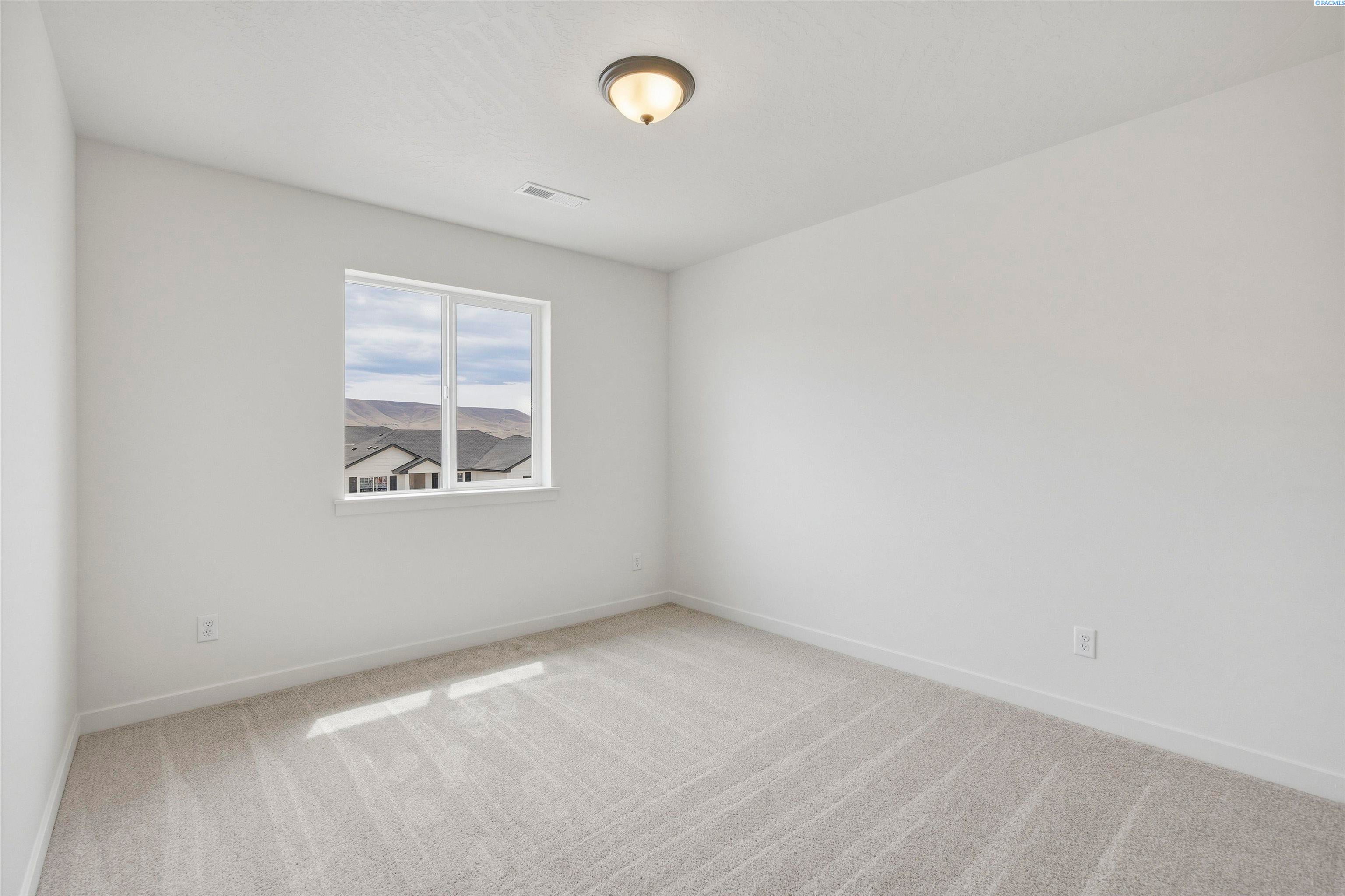 Prosser, Washington, 99350, United States, 5 Bedrooms Bedrooms, ,3 BathroomsBathrooms,Residential,For Sale,2028032