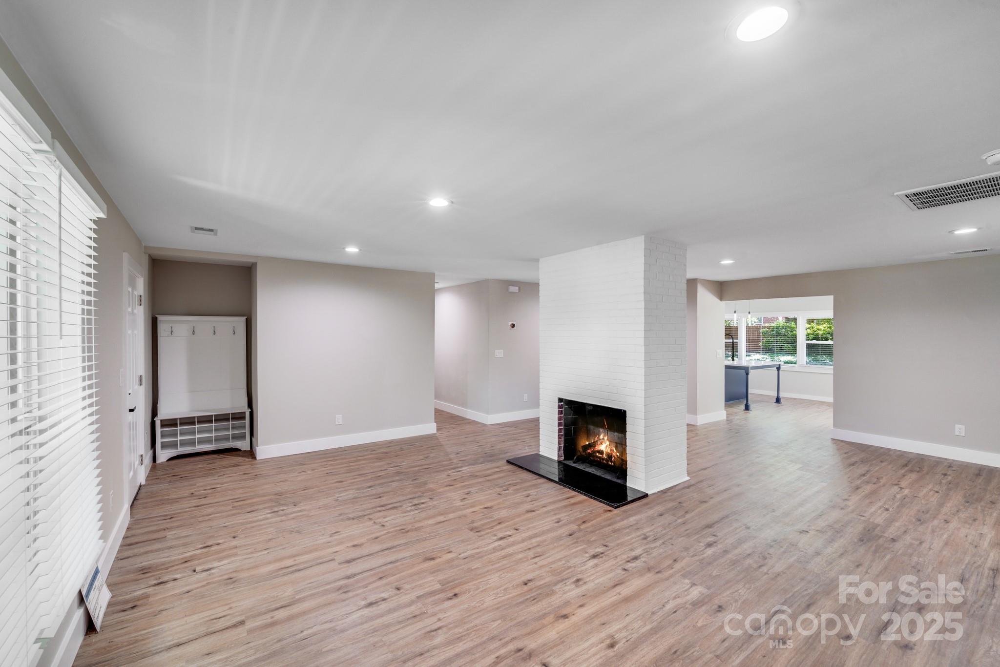 Charlotte, North Carolina, 28210, United States, 3 Bedrooms Bedrooms, ,3 BathroomsBathrooms,Residential,For Sale,1836887