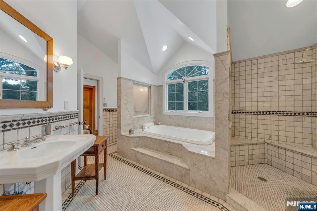 Montvale, New Jersey, 07645, United States, 6 Bedrooms Bedrooms, ,4 BathroomsBathrooms,Residential,For Sale,1950973