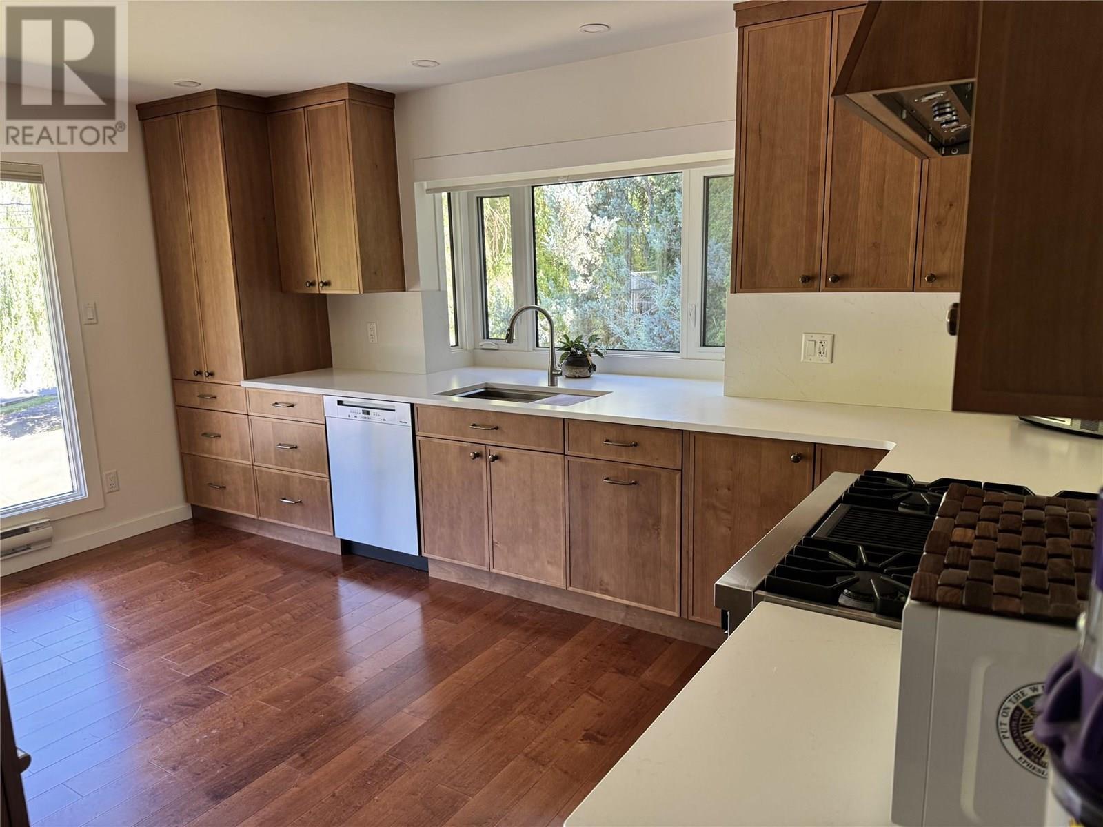 KAMLOOPS, British Columbia, V2C 4P7, CA, 4 Bedrooms Bedrooms, ,3 BathroomsBathrooms,Residential,For Sale,1858047