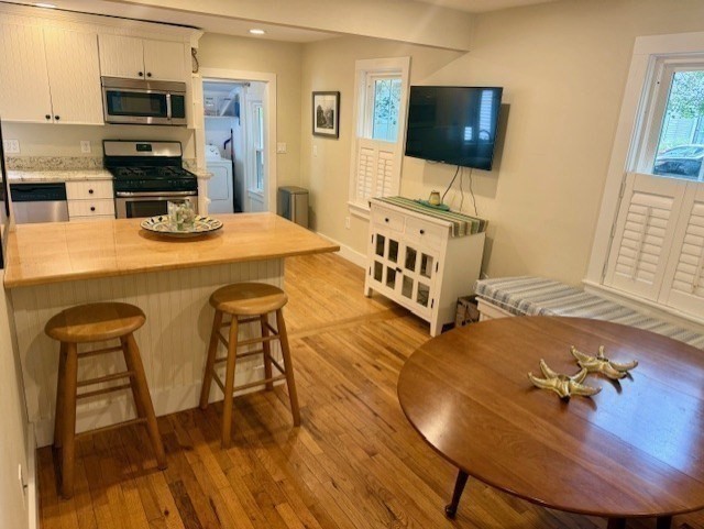 Barnstable, Massachusetts, 02635, United States, 4 Bedrooms Bedrooms, ,1 BathroomBathrooms,Residential,For Sale,1918214