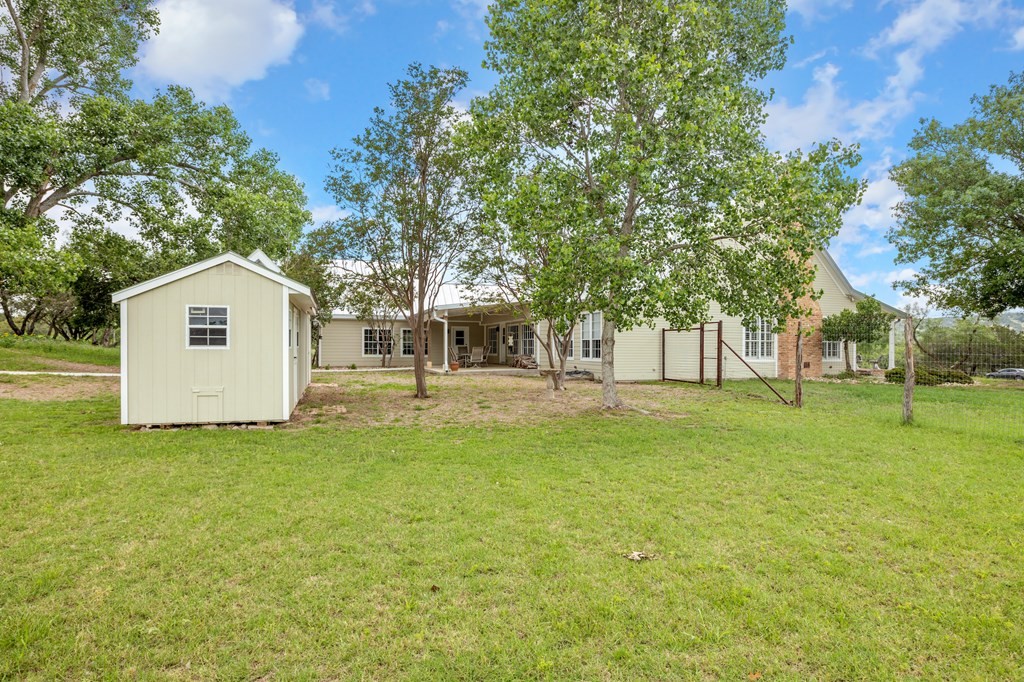 405 405 Frederick Rd, Fredericksburg, Texas, 78624, United States, 5 Bedrooms Bedrooms, ,5 BathroomsBathrooms,Residential,For Sale,405 405 Frederick Rd,1413377