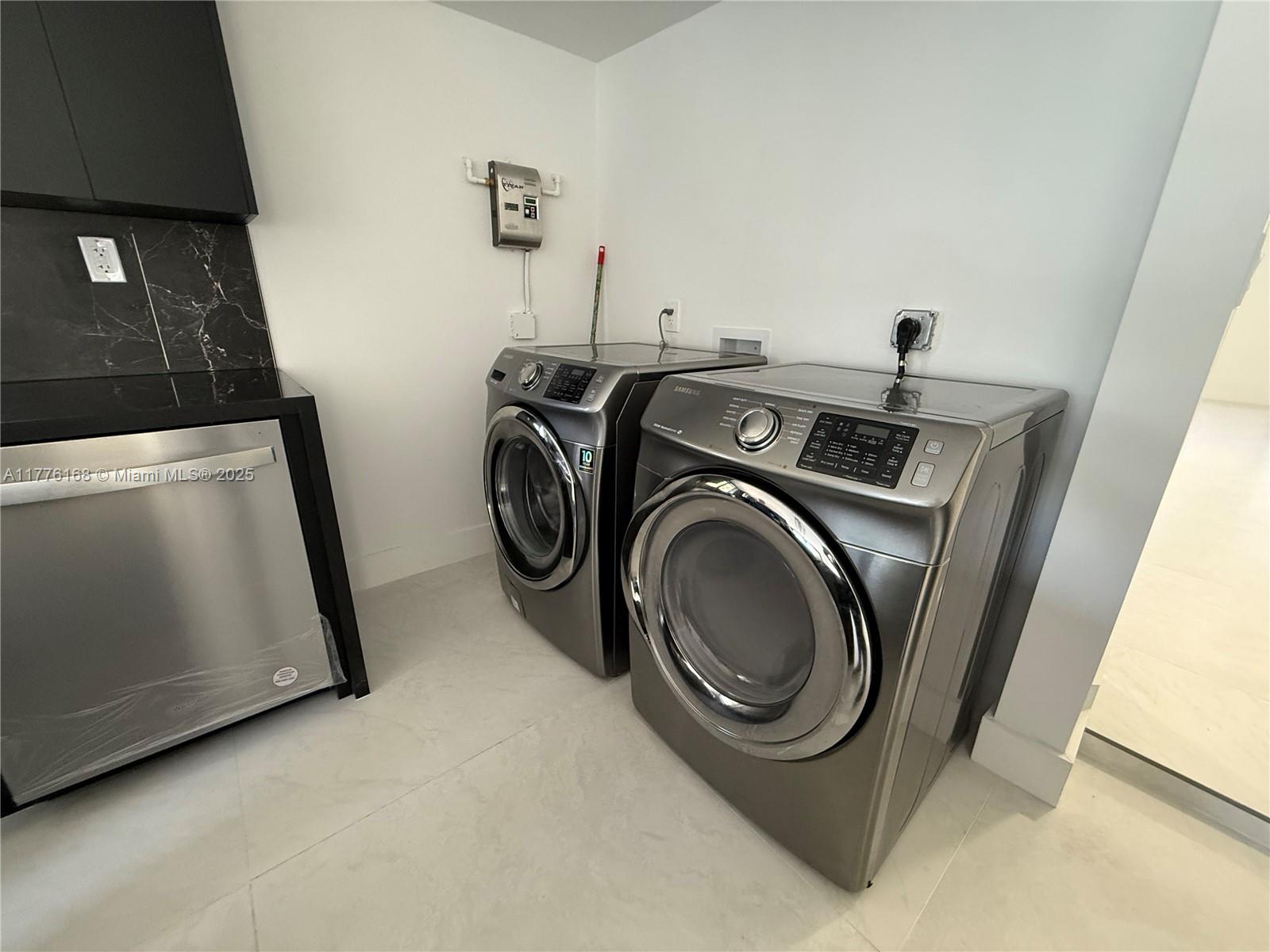 Miami, Florida, 33165, United States, 4 Bedrooms Bedrooms, ,3 BathroomsBathrooms,Residential,For Sale,1849955