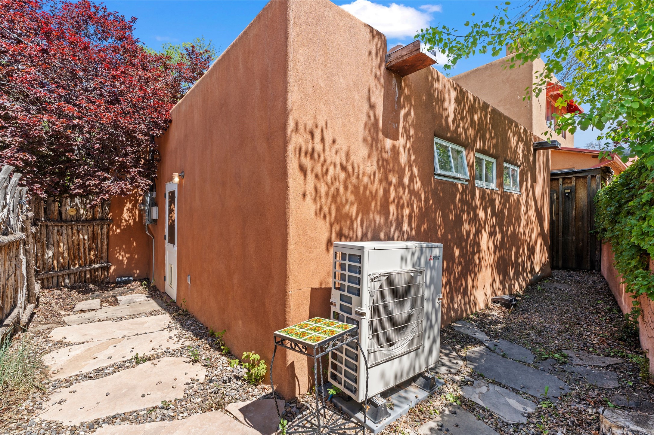  556 1/2 Garcia St. - 物件實景