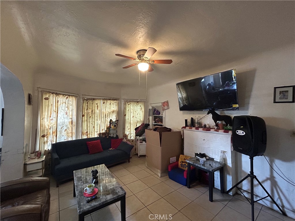 Los Angeles, California, 90011, United States, ,Residential,For Sale,1931941