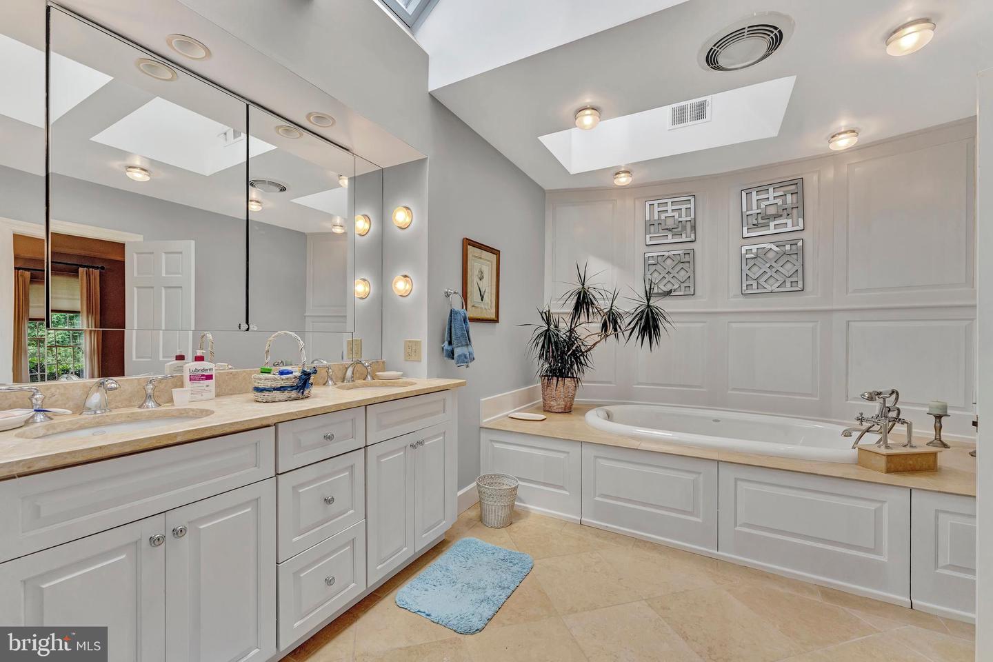 Princeton, New Jersey, 08540, United States, 5 Bedrooms Bedrooms, ,5 BathroomsBathrooms,Residential,For Sale,1947040