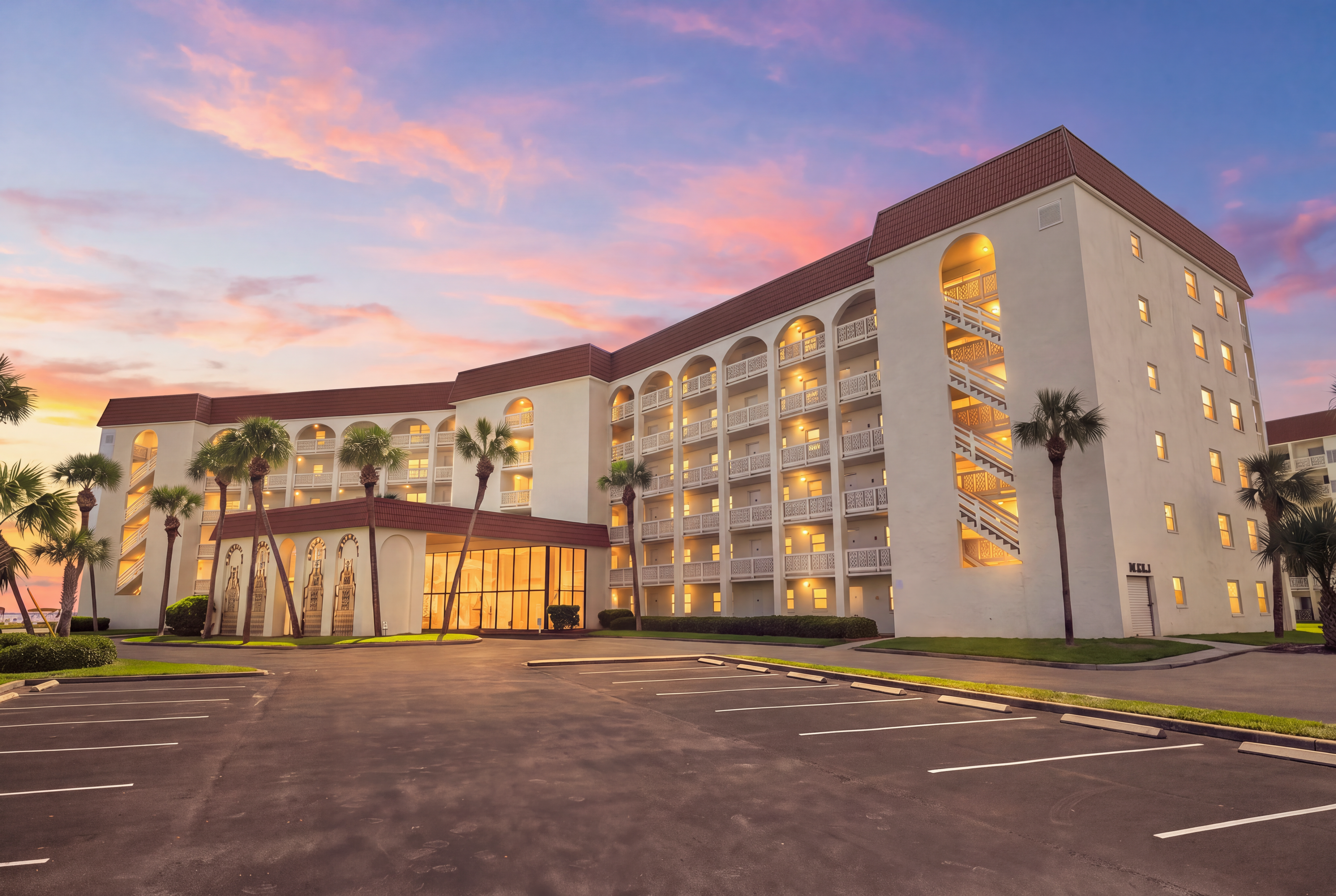  Gulf-Front Corner Retreat In Sought-After Community Near Amenities - 物件實景