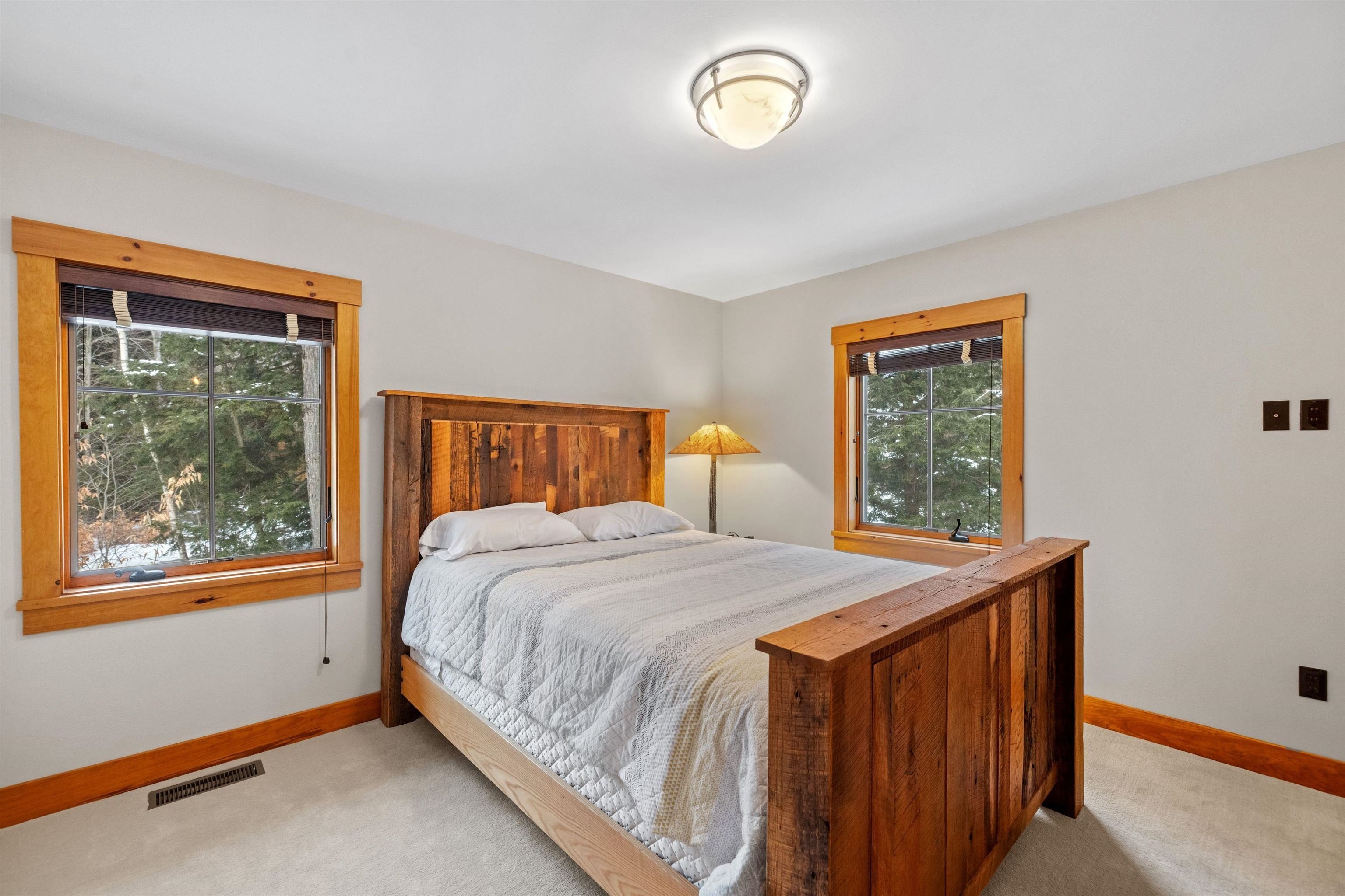 Lincoln, New Hampshire, 03251, United States, 7 Bedrooms Bedrooms, ,4 BathroomsBathrooms,Residential,For Sale,1983511