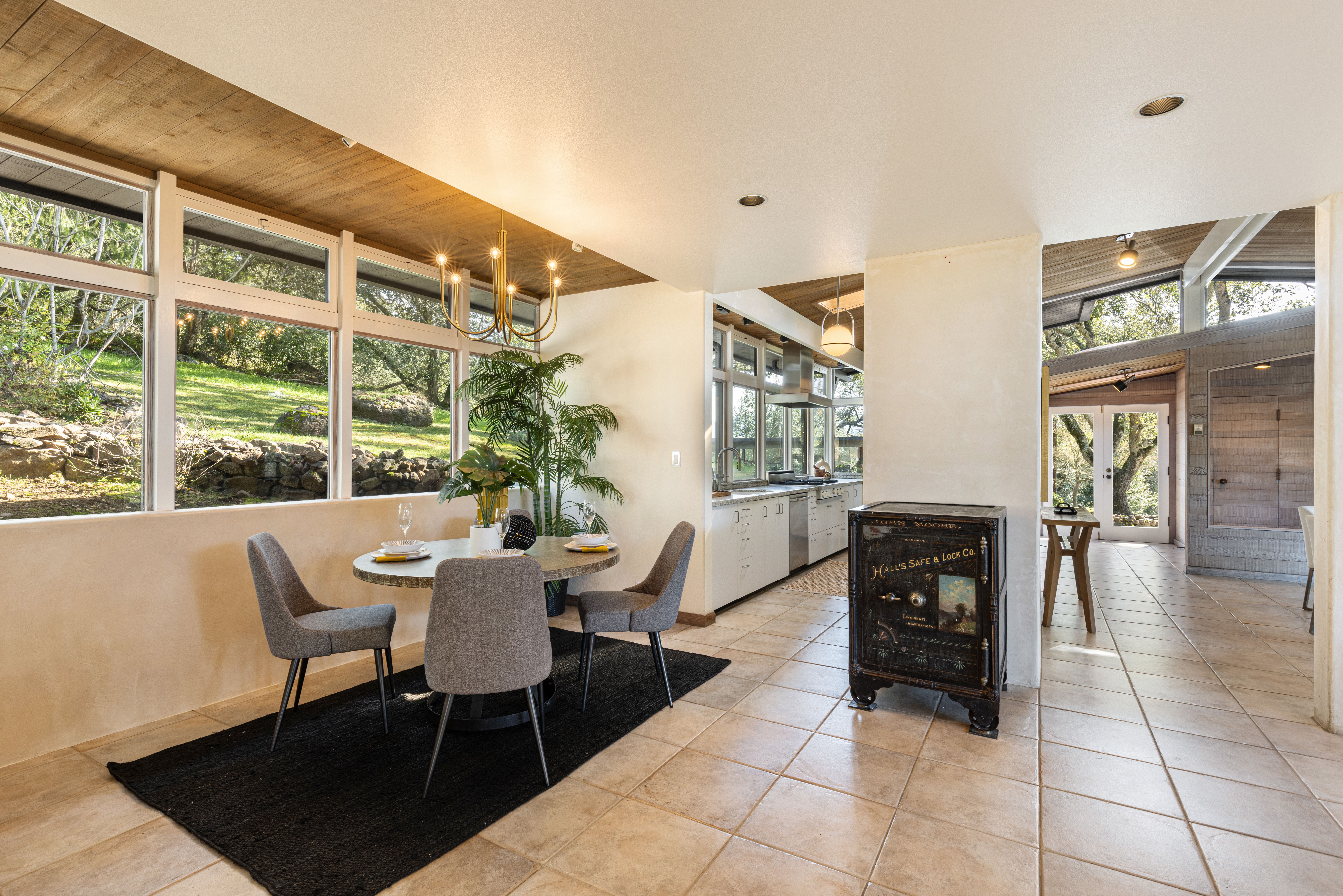  Mid-Century Contemporary Gem on 33 Acres - 物件實景