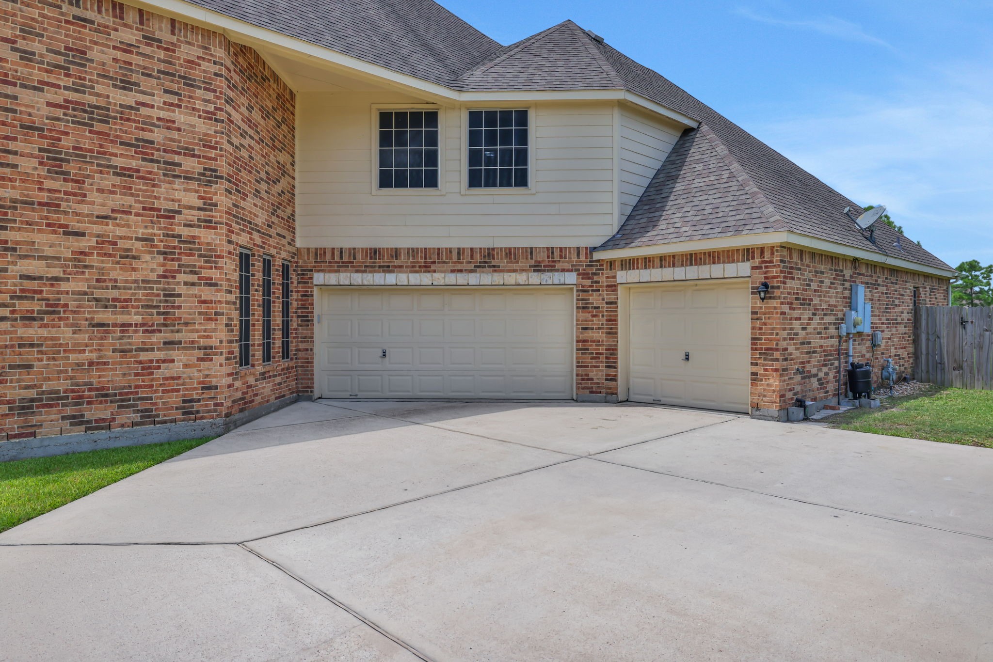 Mont Belvieu, Texas, 77523, United States, 5 Bedrooms Bedrooms, ,4 BathroomsBathrooms,Residential,For Sale,1906104