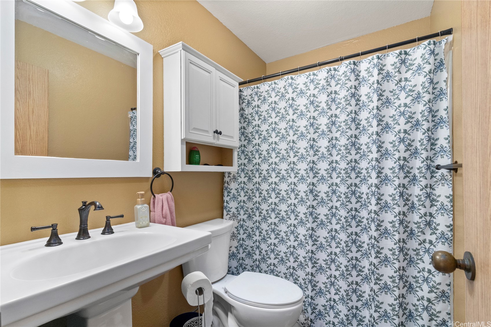 Aiea, Hawaii, 96701, United States, 2 Bedrooms Bedrooms, ,2 BathroomsBathrooms,Residential,For Sale,1999874