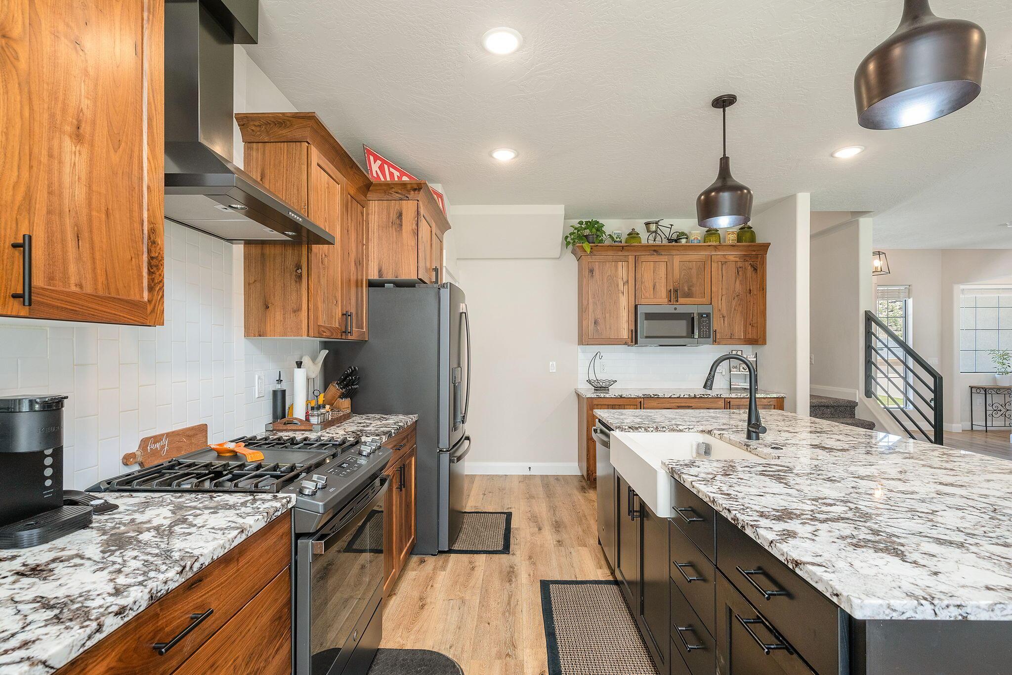 Cedar City, Utah, 84720, United States, 5 Bedrooms Bedrooms, ,4 BathroomsBathrooms,Residential,For Sale,1976034