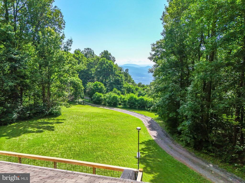 Chester Gap, Virginia, 22623, United States, 4 Bedrooms Bedrooms, ,4 BathroomsBathrooms,Residential,For Sale,1980820