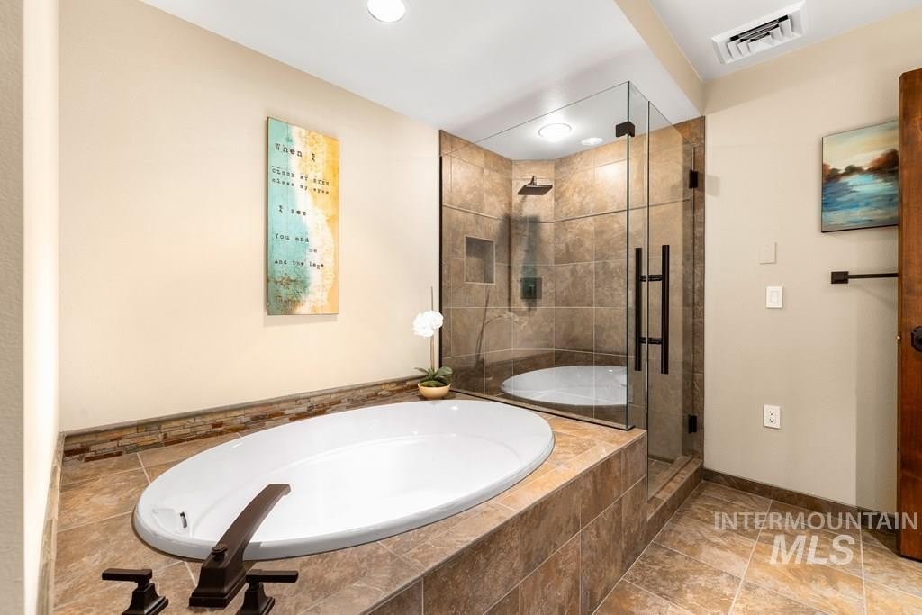 McCall, Idaho, 83638, United States, 2 Bedrooms Bedrooms, ,2 BathroomsBathrooms,Residential,For Sale,1979037