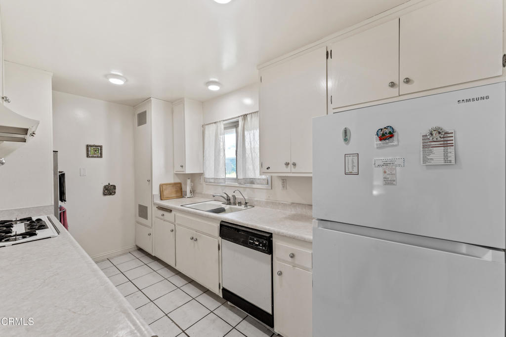 Camarillo, California, 93010, United States, 2 Bedrooms Bedrooms, ,2 BathroomsBathrooms,Residential,For Sale,1931047