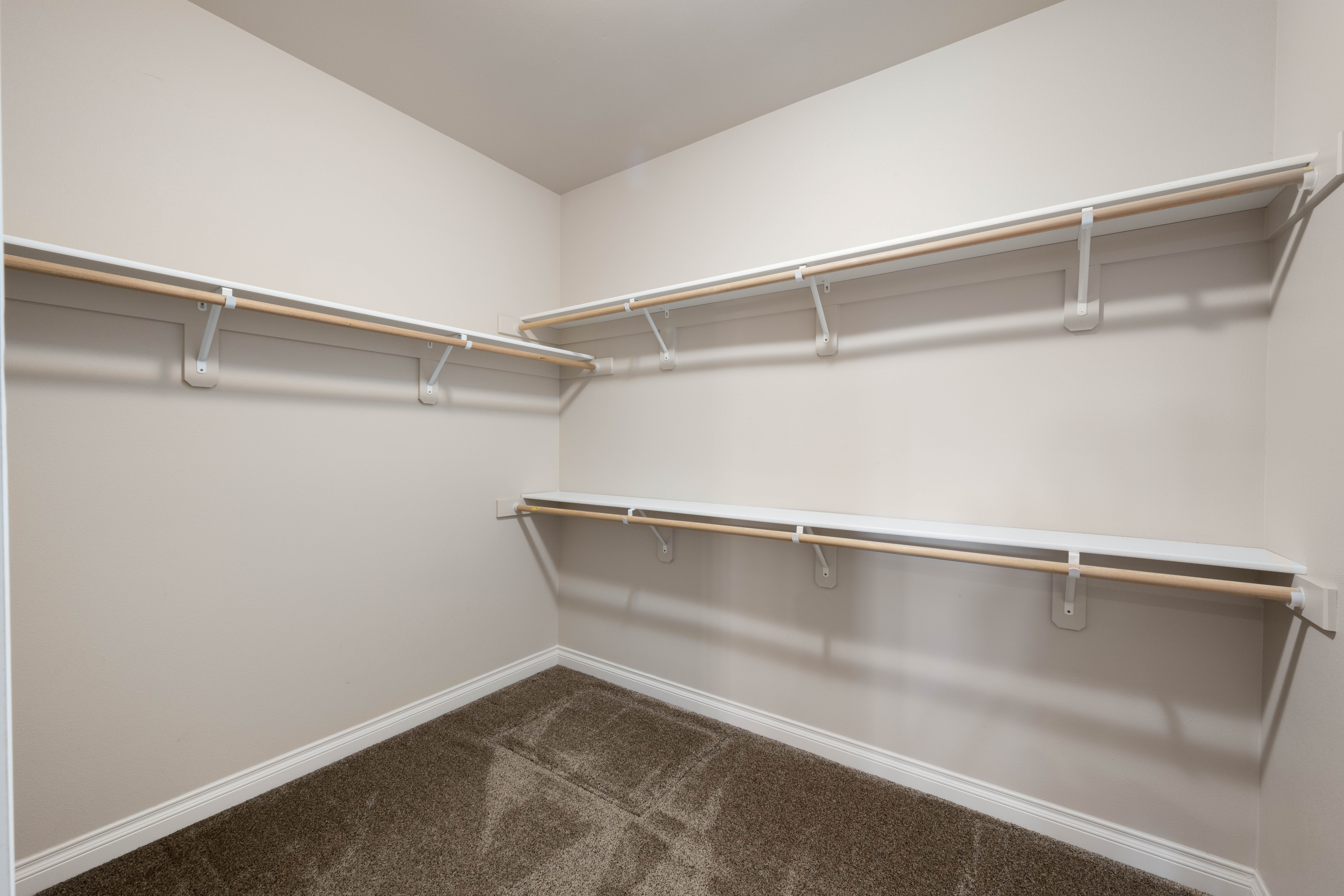  Custom Built on 1 Acre - 物件實景