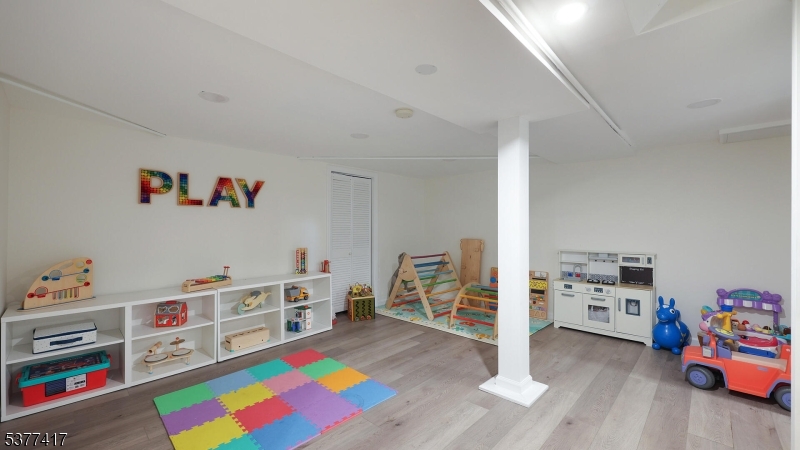 Westfield Town, New Jersey, 07090, United States, 4 Bedrooms Bedrooms, ,3 BathroomsBathrooms,Residential,For Sale,1941092