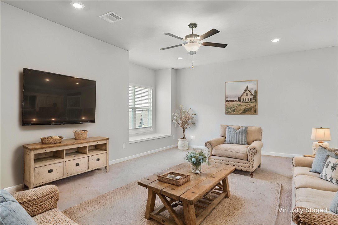 College Station, Texas, 77845, United States, 5 Bedrooms Bedrooms, ,4 BathroomsBathrooms,Residential,For Sale,1778847