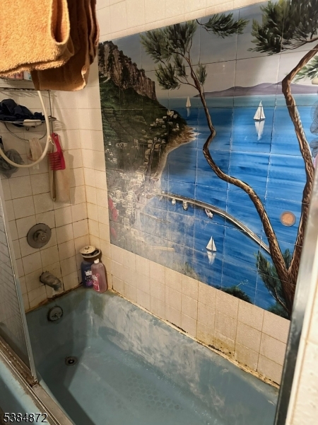 Irvington Twp., New Jersey, 07111, United States, 6 Bedrooms Bedrooms, ,4 BathroomsBathrooms,Residential,For Sale,1947988
