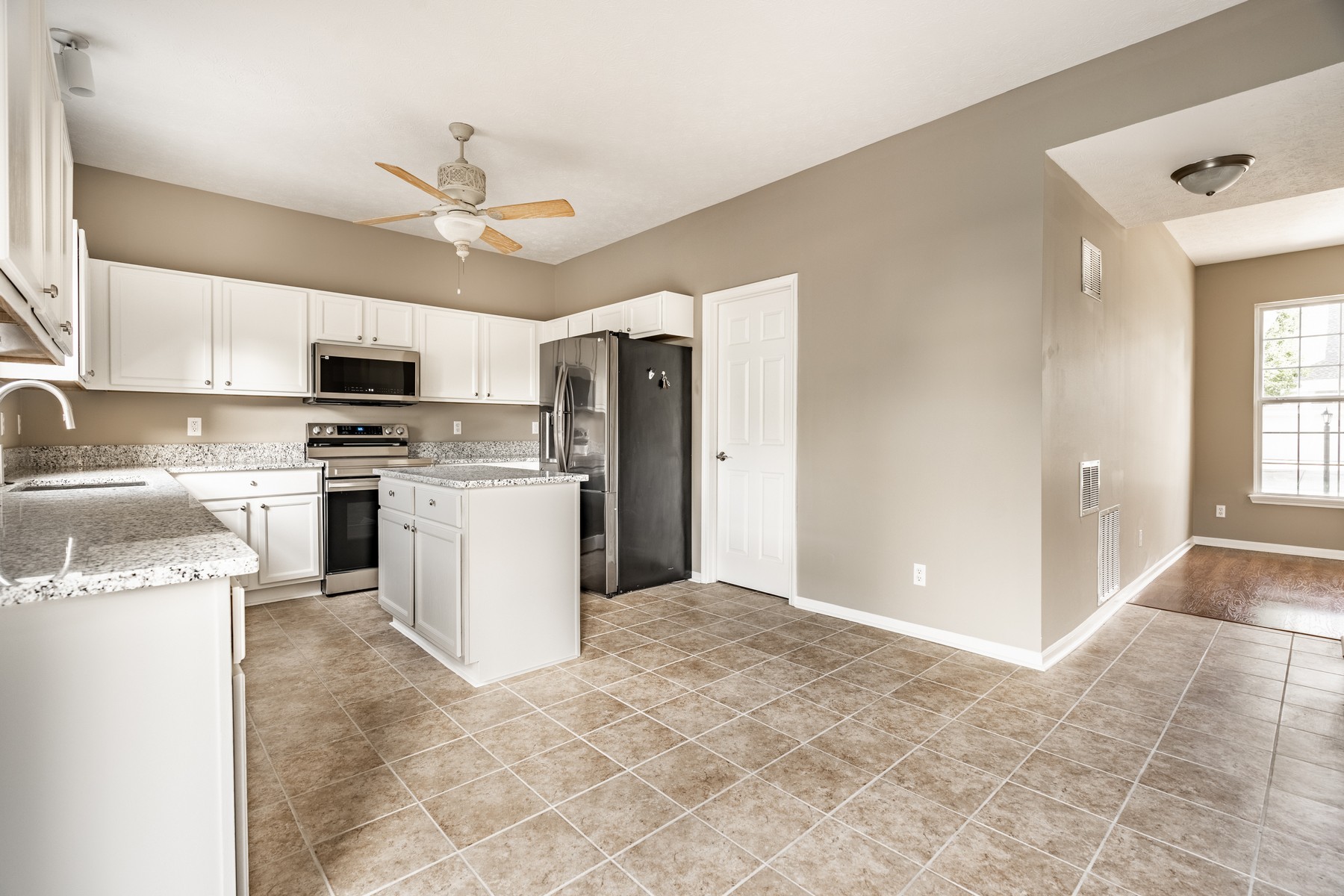  Beautifully Remodeled Geist-Area 4 Bedroom Home - 物件實景