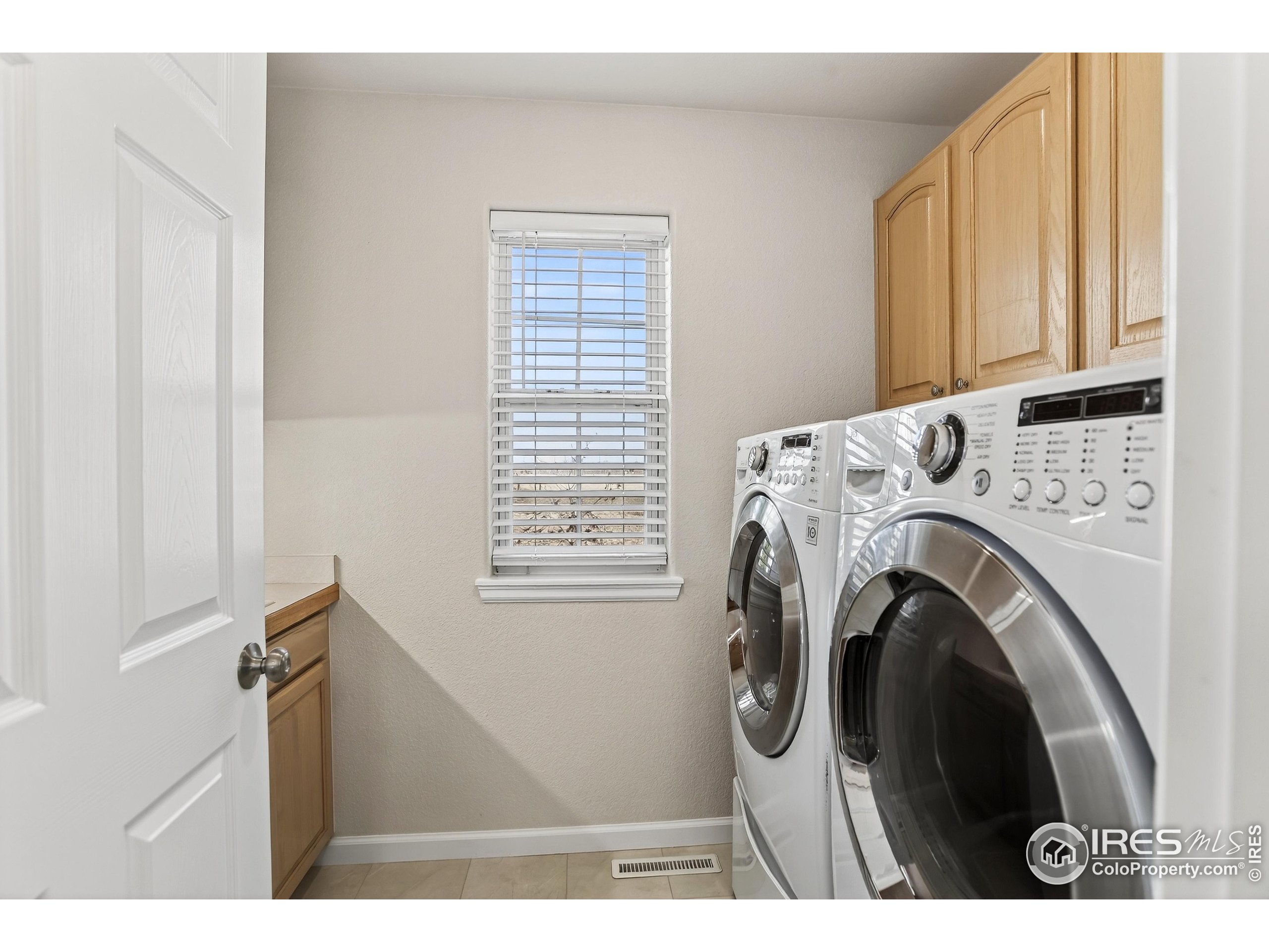 Strasburg, Colorado, 80136, United States, 3 Bedrooms Bedrooms, ,4 BathroomsBathrooms,Residential,For Sale,1991126