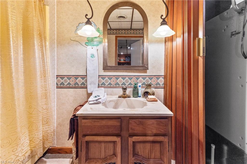 Chester, West Virginia, 26034, United States, 4 Bedrooms Bedrooms, ,3 BathroomsBathrooms,Residential,For Sale,1974553