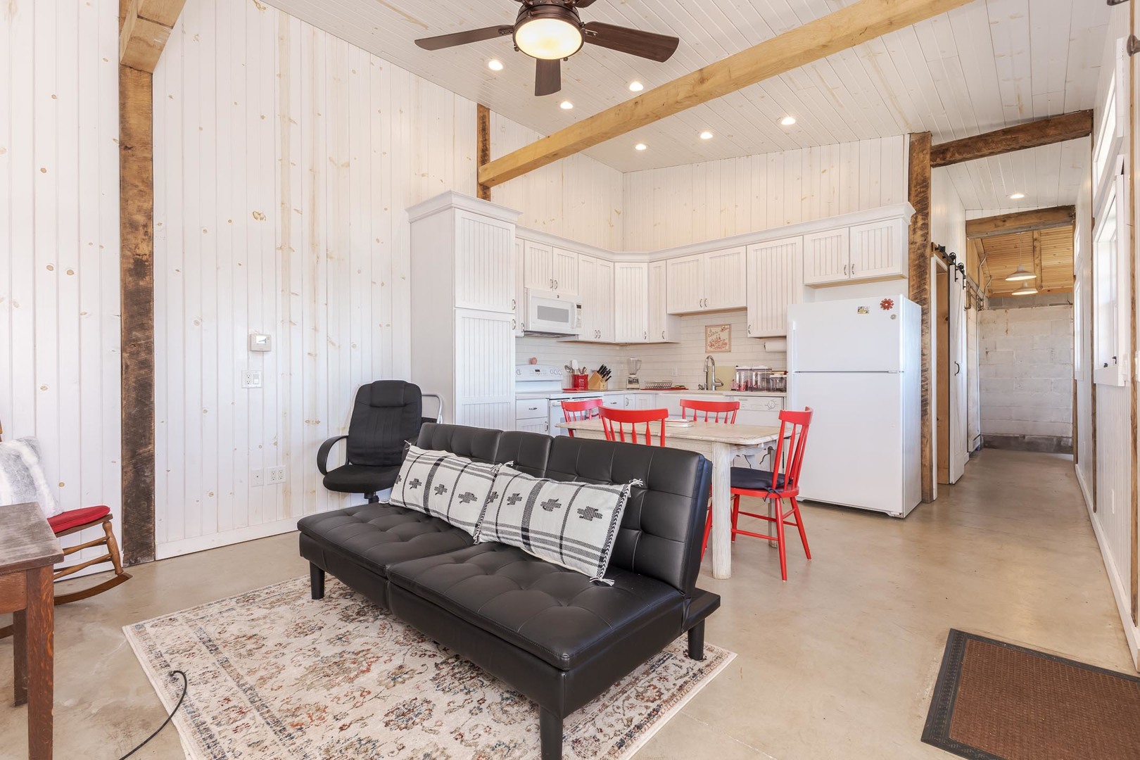 Hudson, Illinois, 61748, United States, 3 Bedrooms Bedrooms, ,5 BathroomsBathrooms,Residential,For Sale,1987913